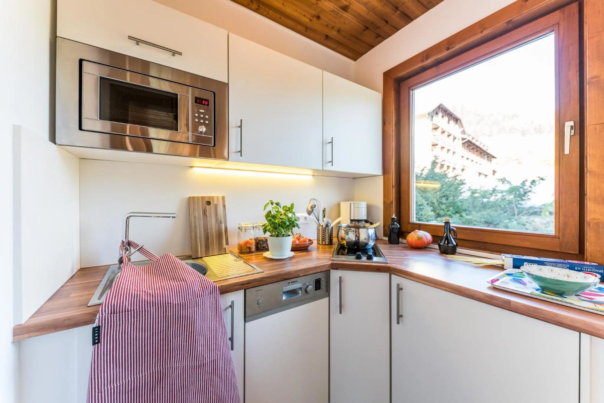 Kitchen or kitchenette in Gästehaus Schusser an der Therme, Frühstück, Doppelzimmer und Ferienwohnung