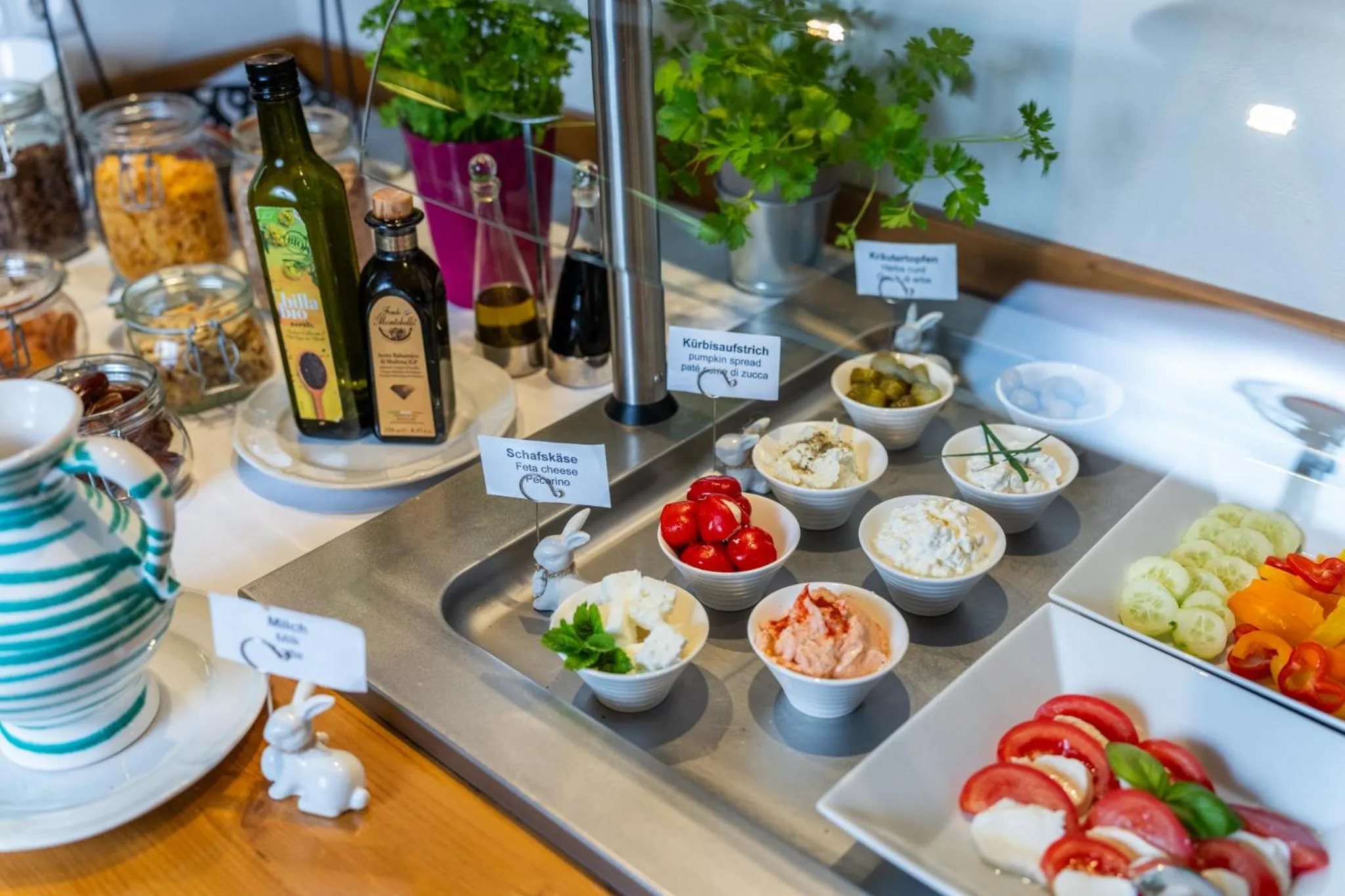 Buffet breakfast in Gästehaus Schusser an der Therme, Frühstück, Doppelzimmer und Ferienwohnung