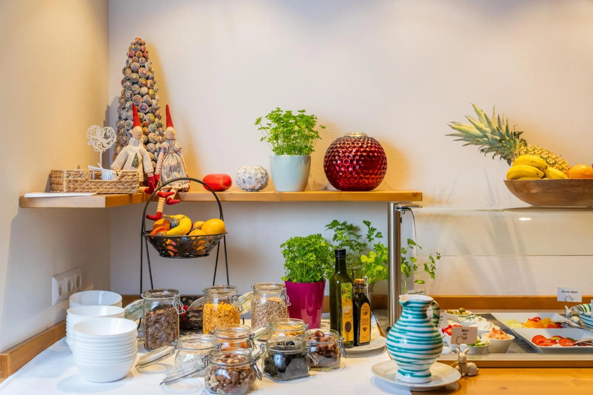 Breakfast in Gästehaus Schusser an der Therme, Frühstück, Doppelzimmer und Ferienwohnung