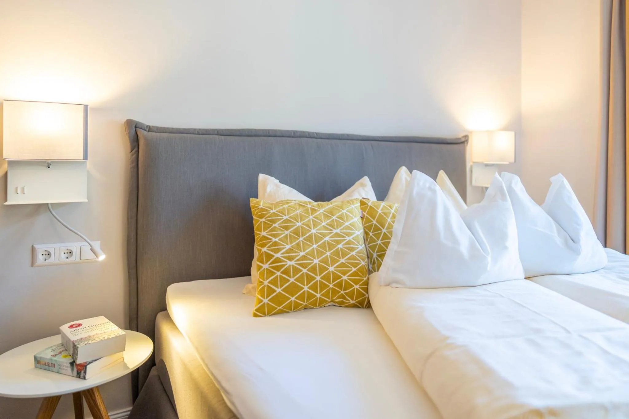 Bedroom, Bed in Gästehaus Schusser an der Therme, Frühstück, Doppelzimmer und Ferienwohnung