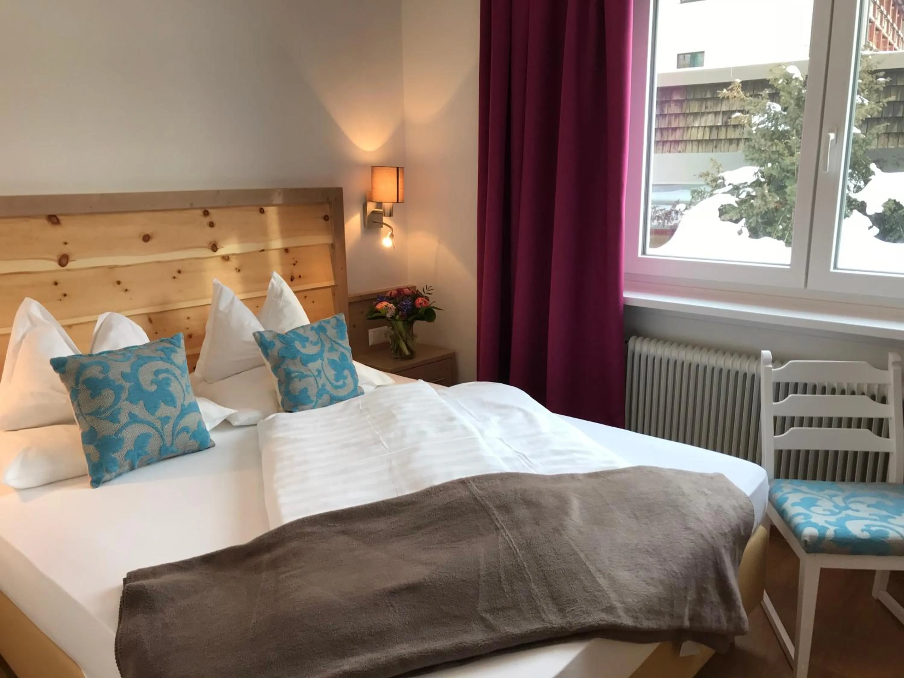 Property building, Bed in Gästehaus Schusser an der Therme, Frühstück, Doppelzimmer und Ferienwohnung