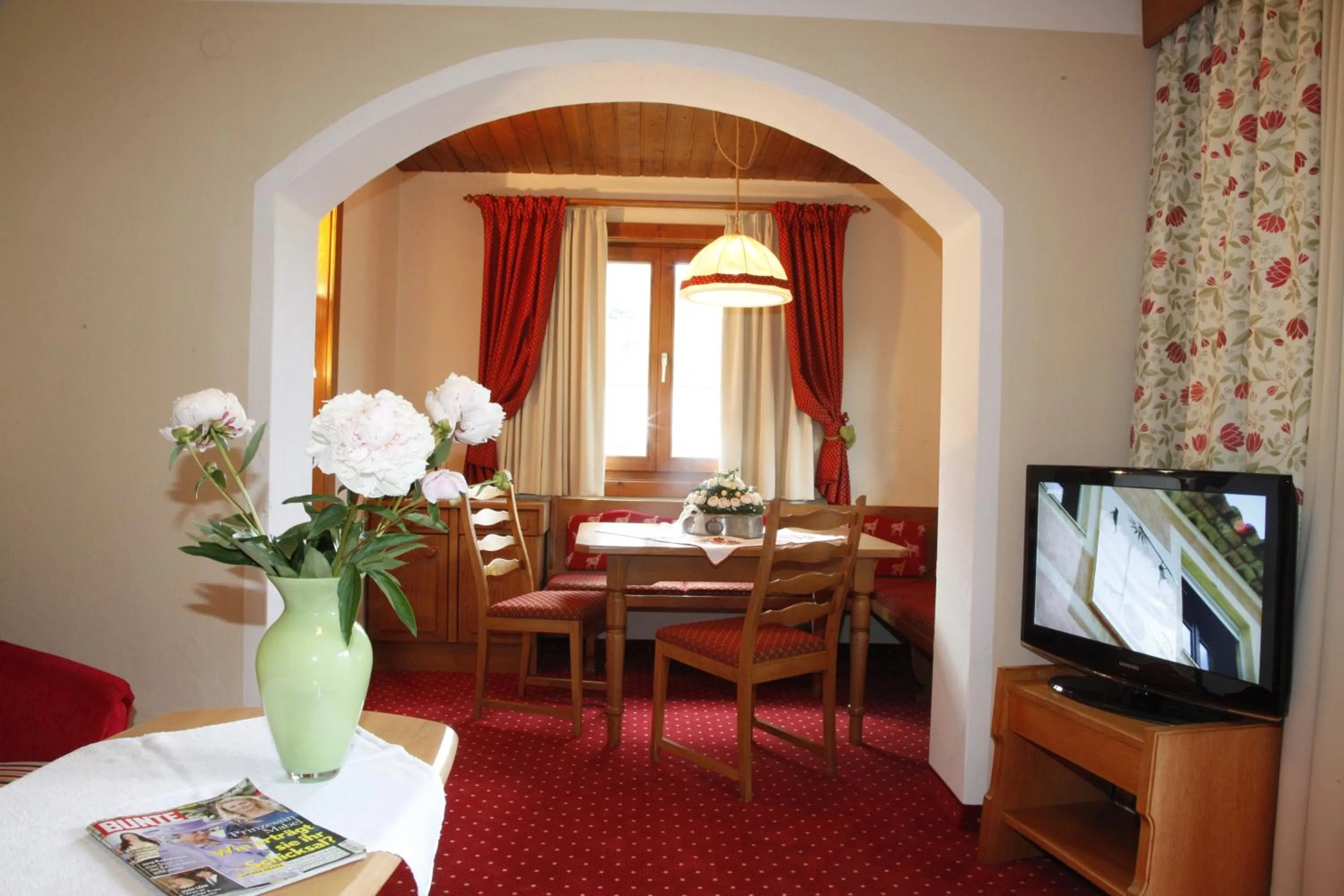 Living room in Gästehaus Schusser an der Therme, Frühstück, Doppelzimmer und Ferienwohnung