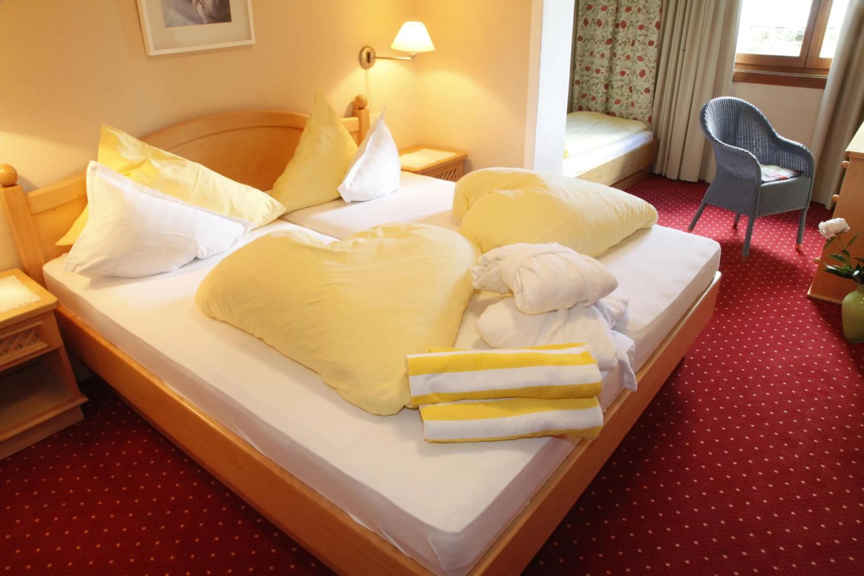 Bedroom, Bed in Gästehaus Schusser an der Therme, Frühstück, Doppelzimmer und Ferienwohnung