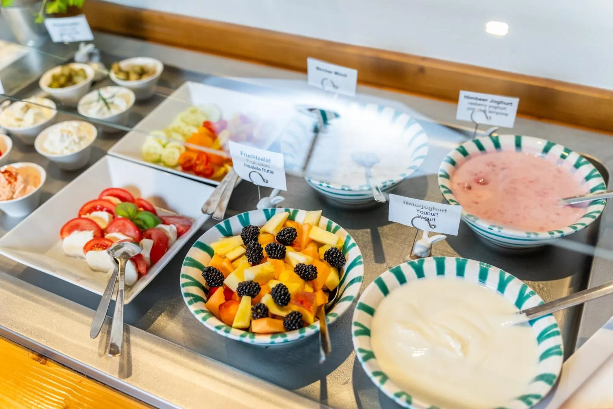 Buffet breakfast in Gästehaus Schusser an der Therme, Frühstück, Doppelzimmer und Ferienwohnung
