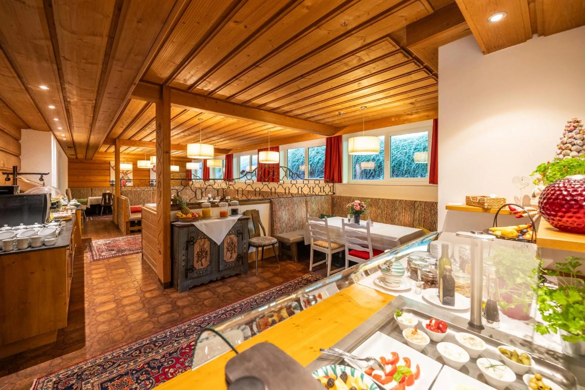Restaurant/places to eat in Gästehaus Schusser an der Therme, Frühstück, Doppelzimmer und Ferienwohnung
