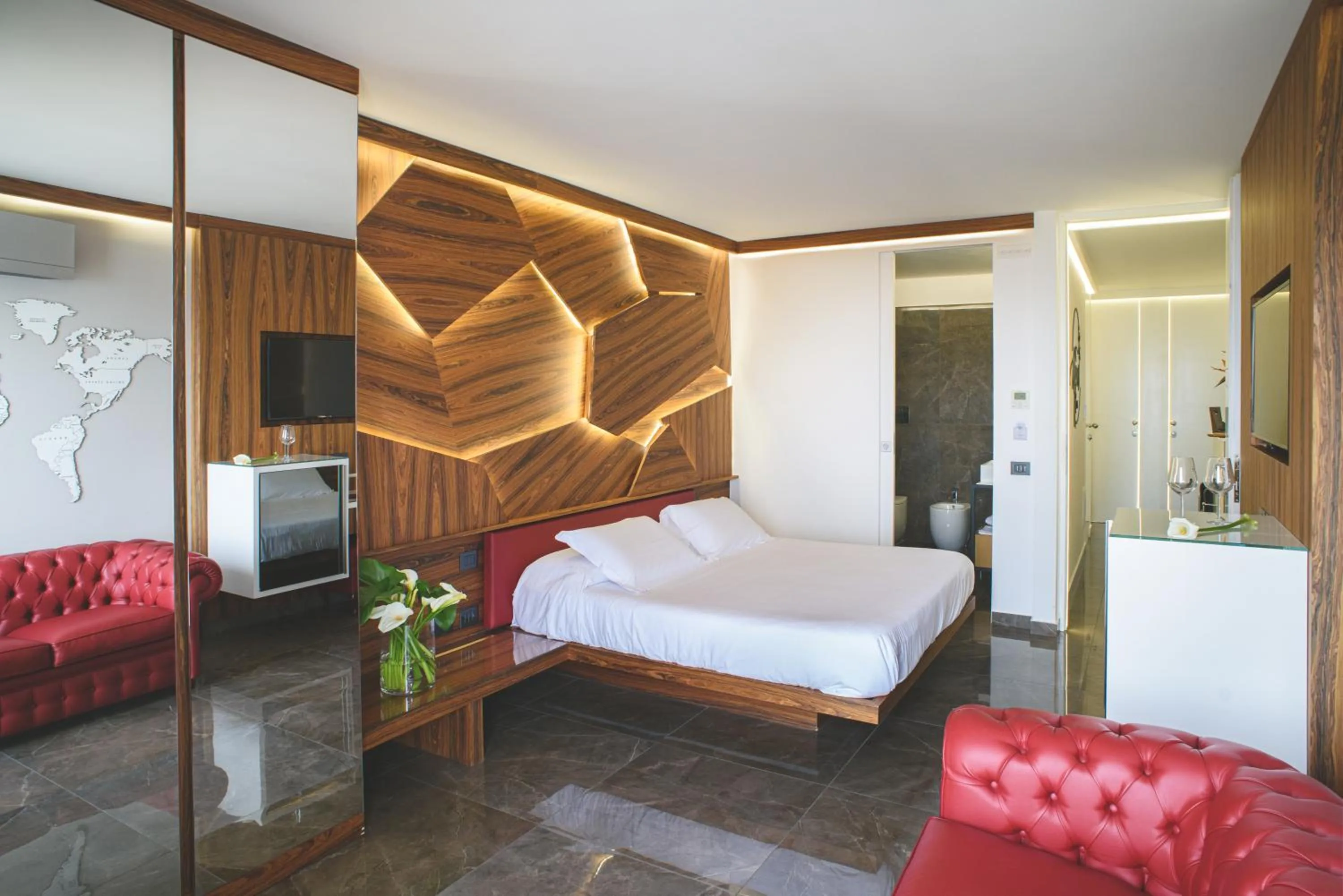 Photo of the whole room, Bed in Upper - Boutique Hotel