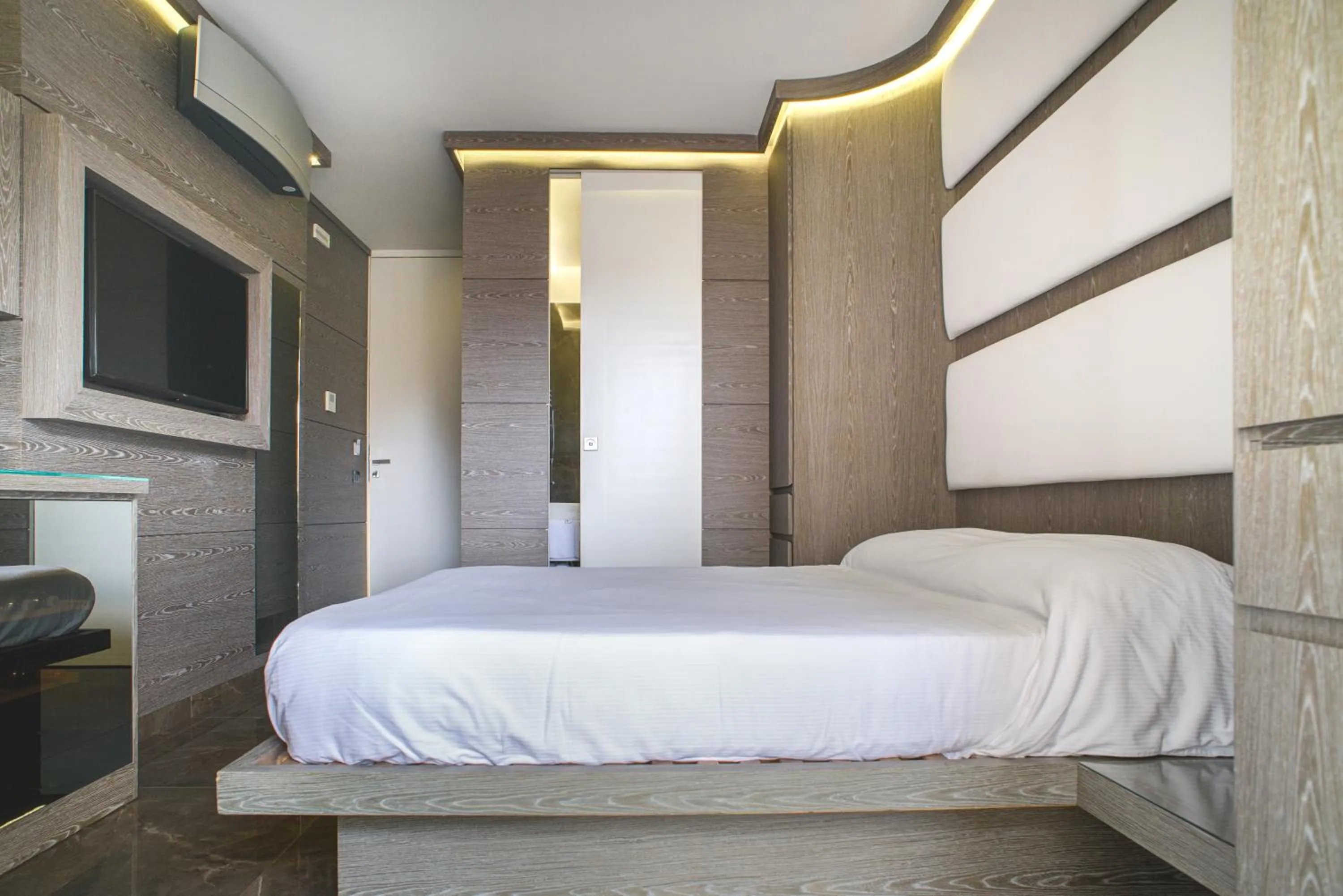 Bed in Upper - Boutique Hotel