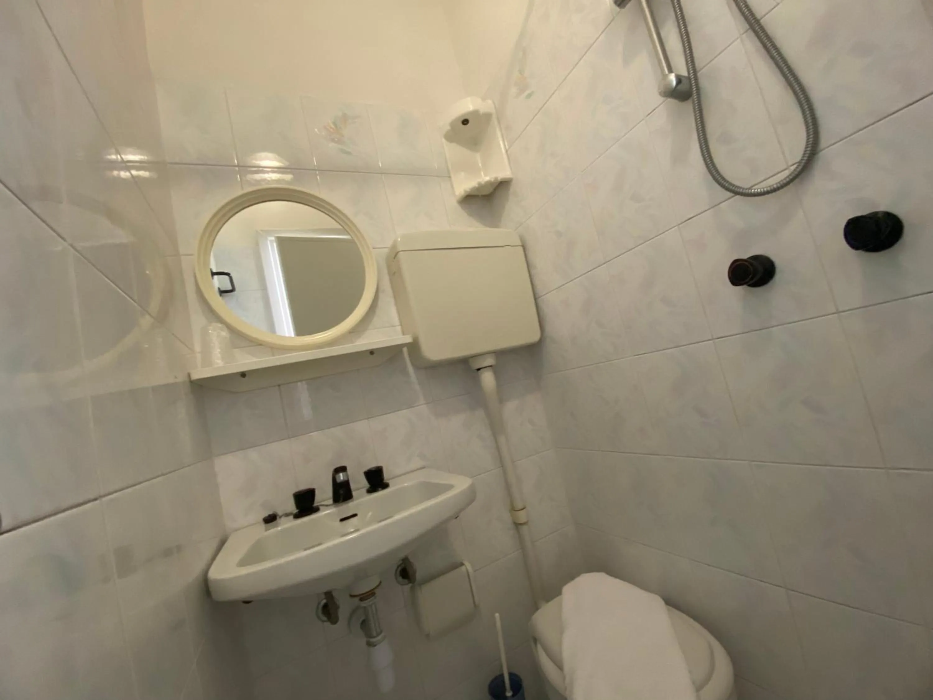 Shower in Hotel Nanni Garnì