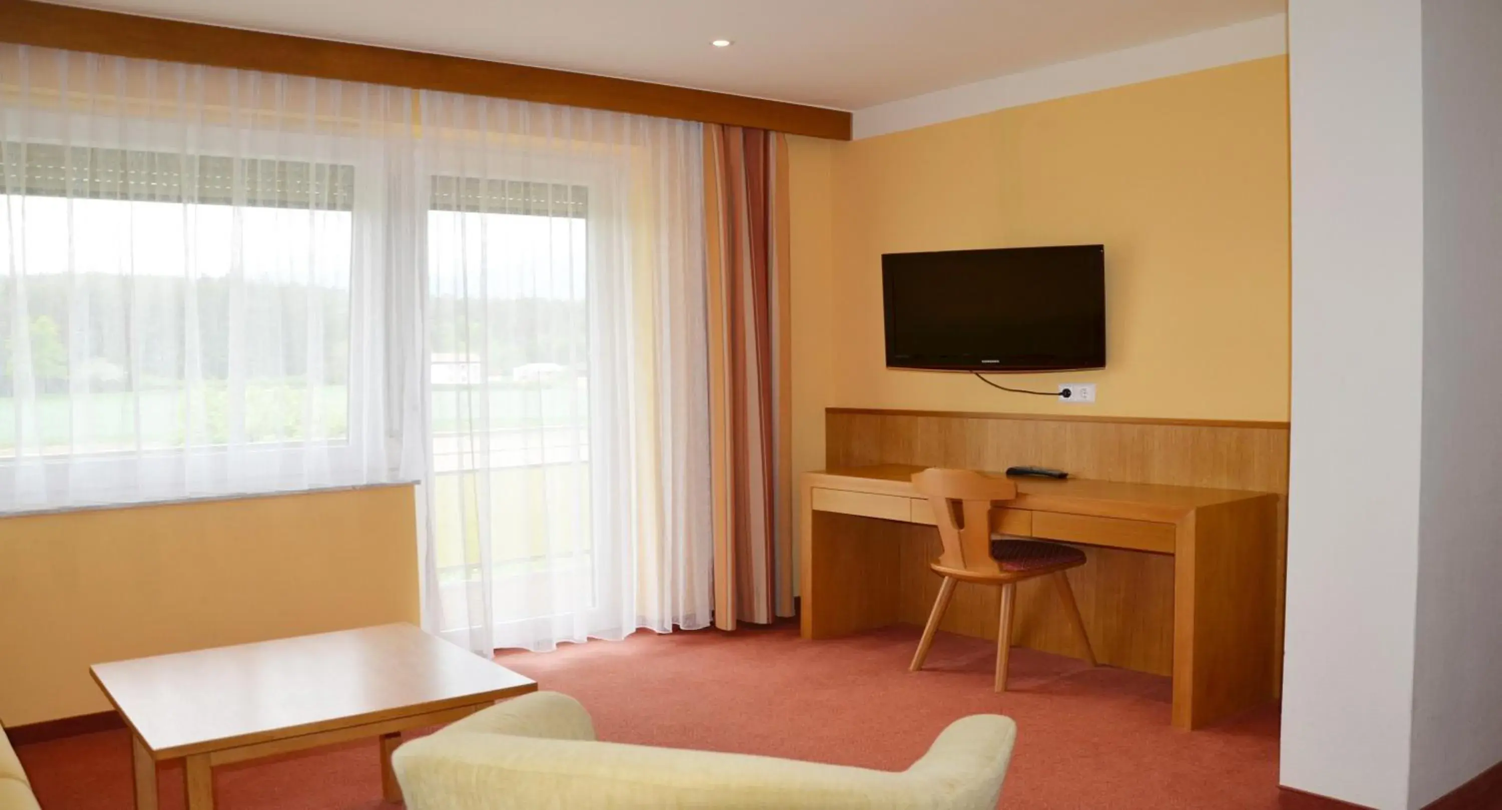 Bedroom, TV/Entertainment Center in Hotel Fantur