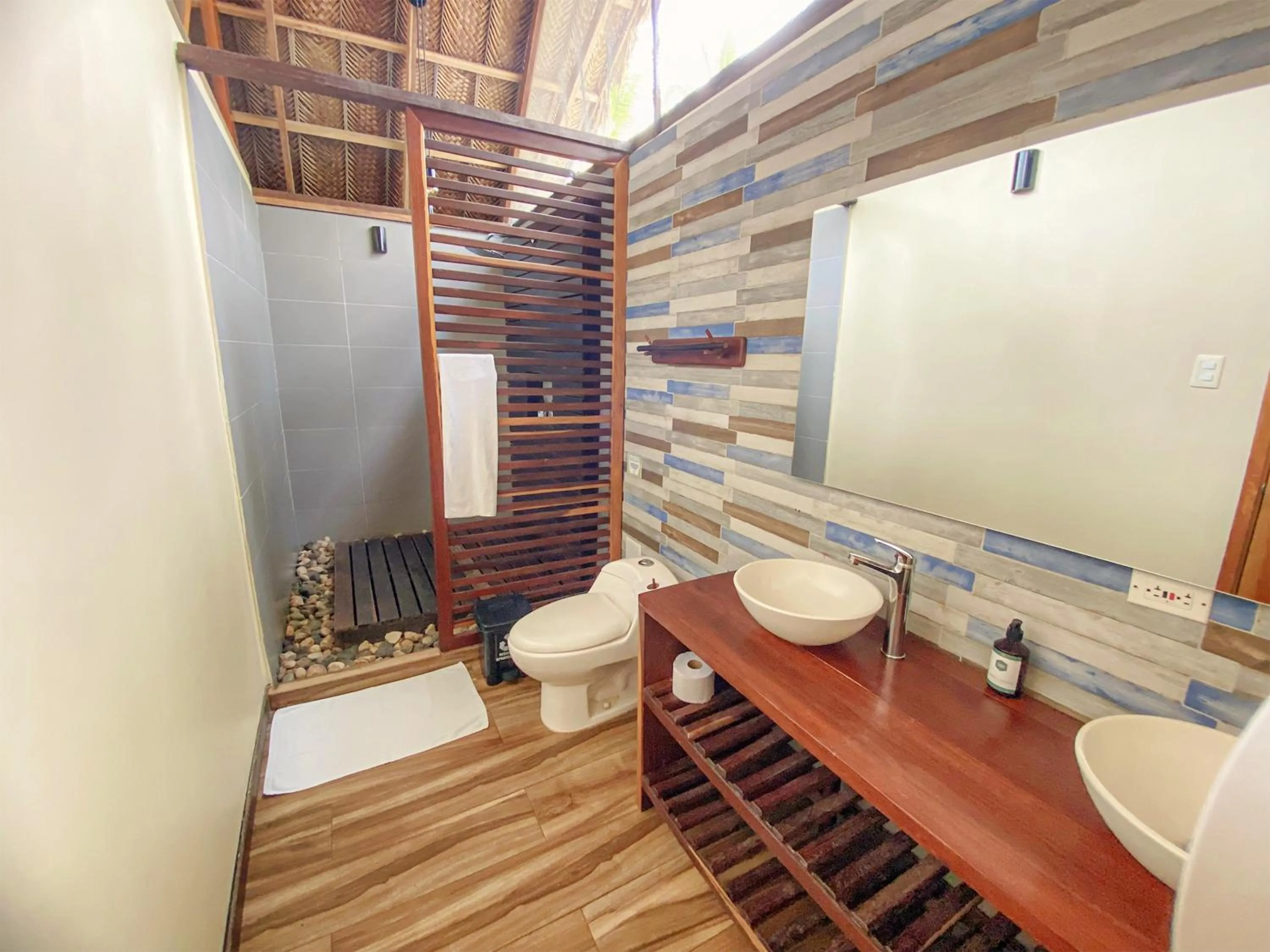 Shower in Tay Beach Hotel Tayrona