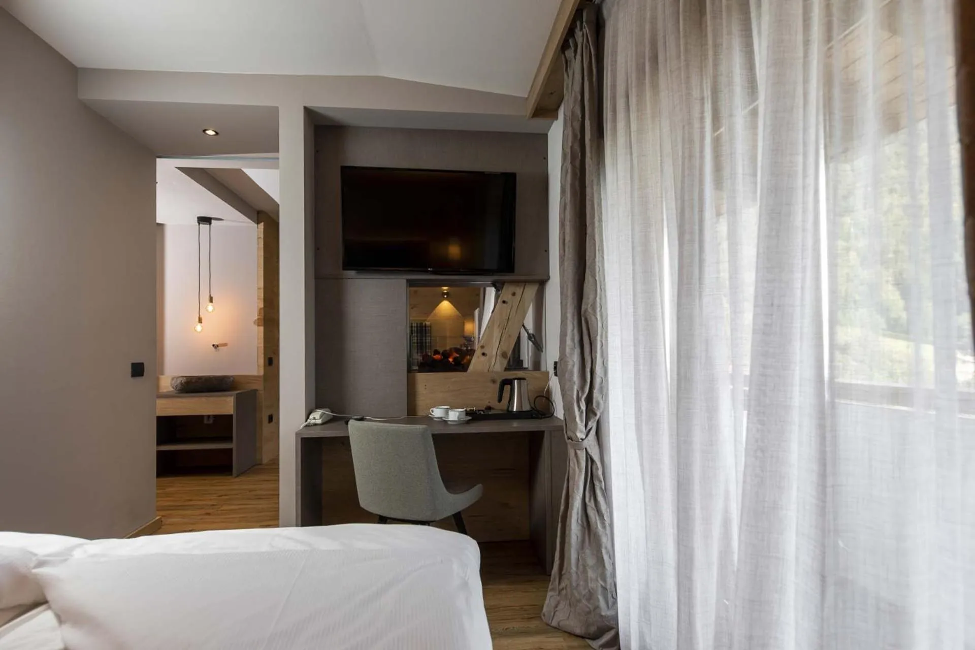 Bedroom, Bed in Ariston Lake View Hotel