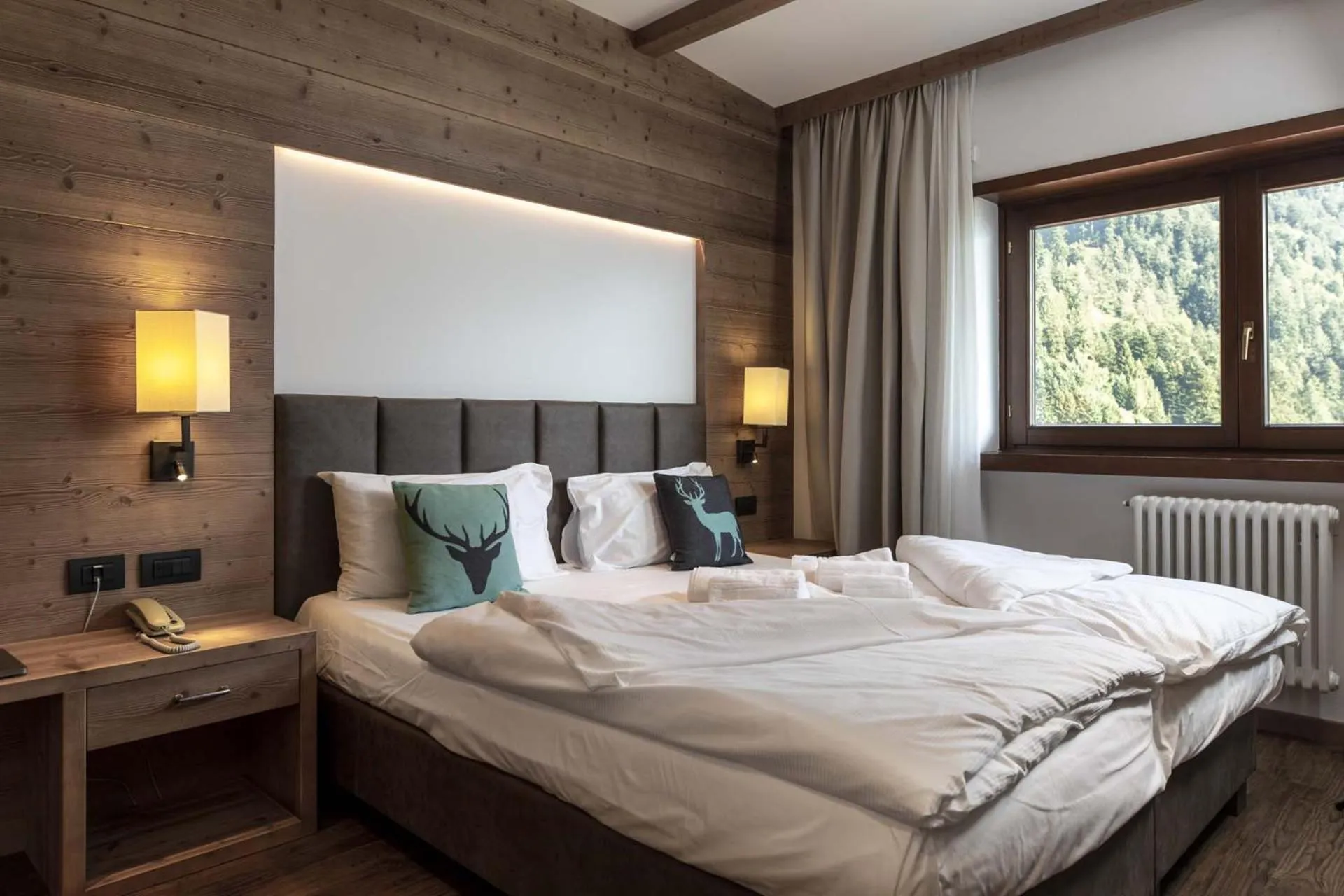 Bed in Ariston Lake View Hotel