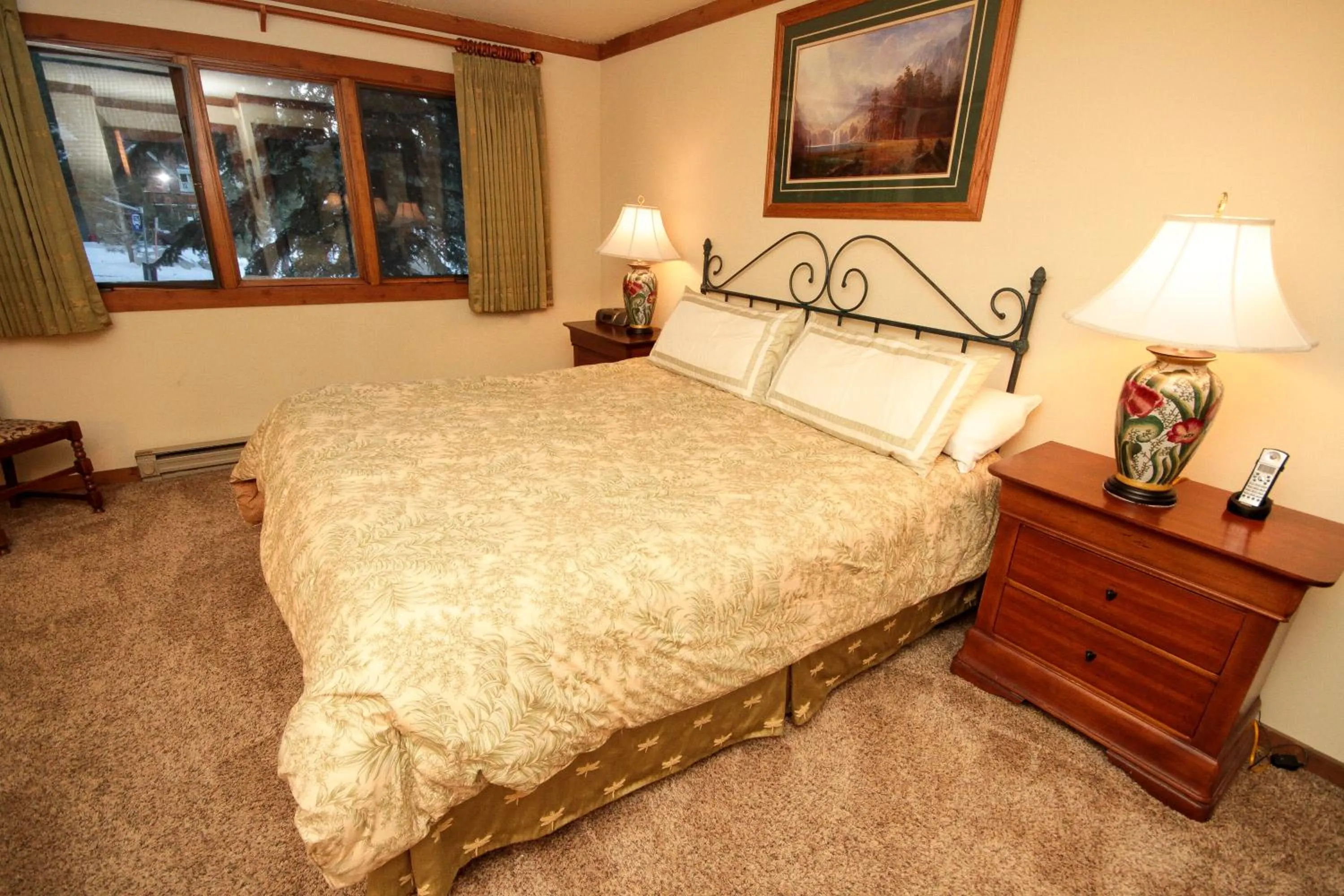 Other, Bed in Mountainback 49 Den