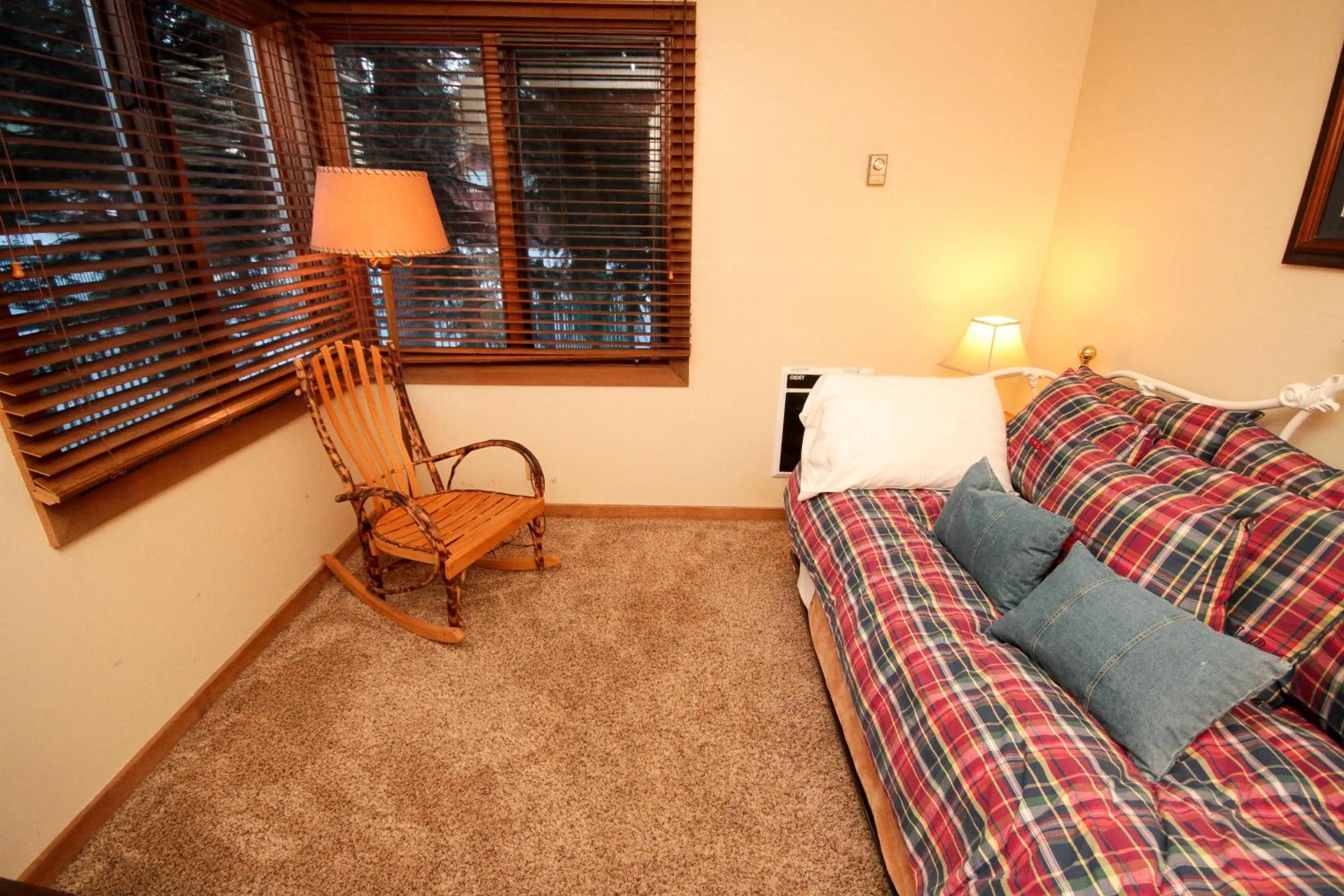 Other in Mountainback 49 Den