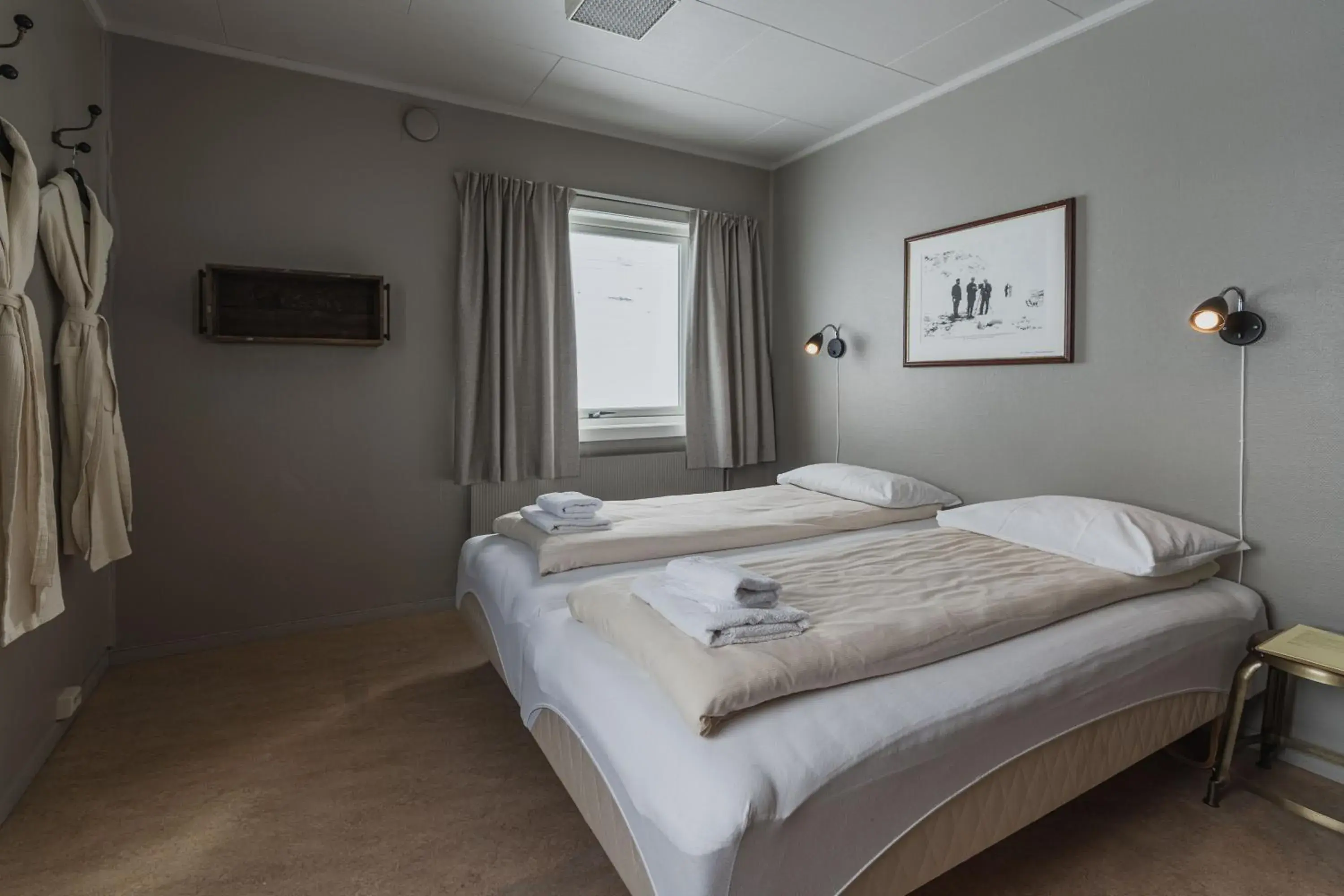 Large Twin Room with Shared Bathroom - single occupancy in Coal Miners’ Cabins Large Twin Room with Shared Bathroom - single occupancy in Coal Miners’ Cabins