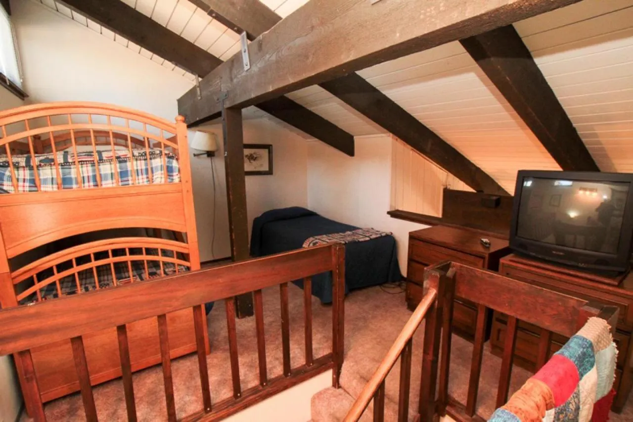 Bed in Discovery 4 #128, Loft