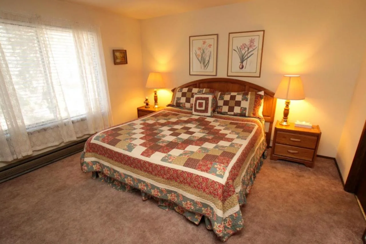 Bed in Discovery 4 #128, Loft