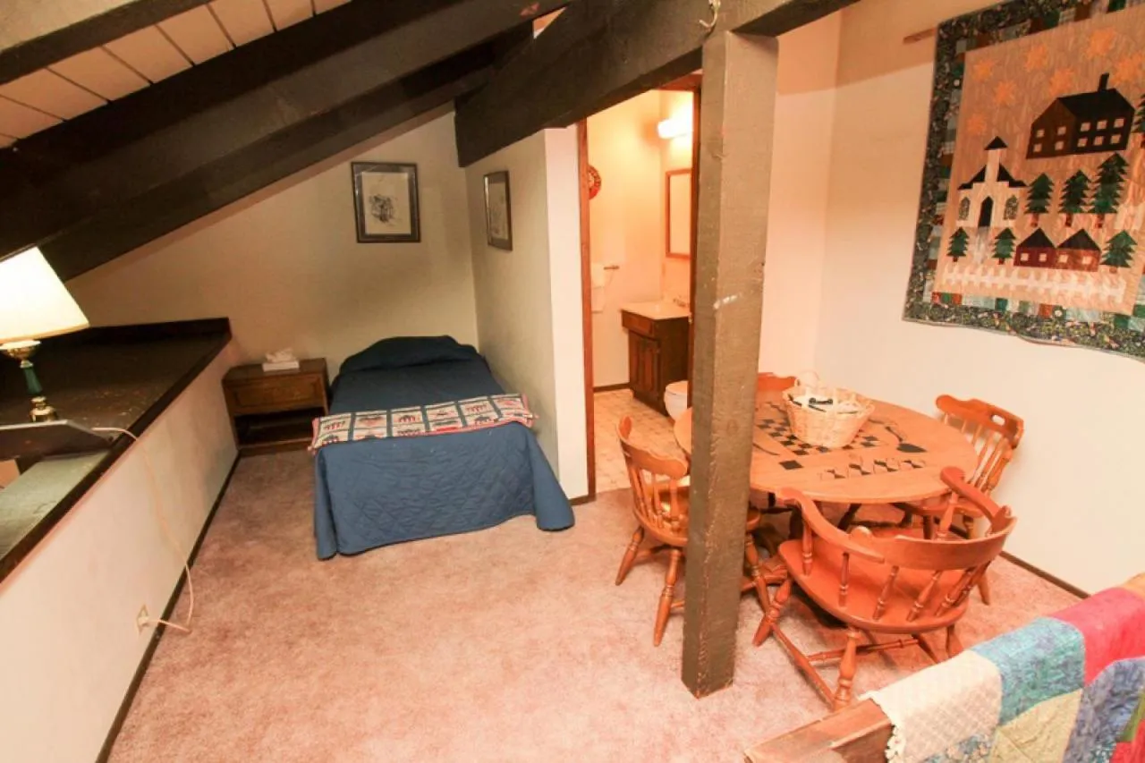 Bed in Discovery 4 #128, Loft