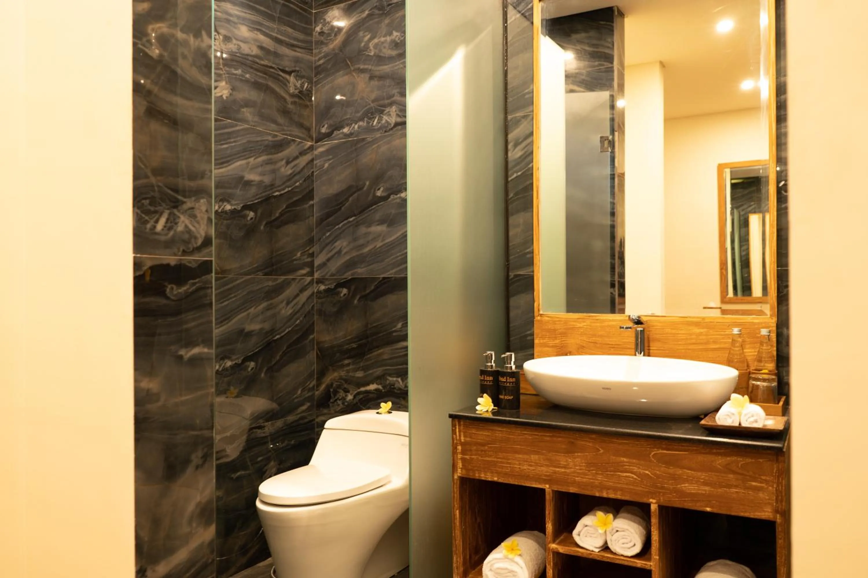 Bathroom in Ubud Inn Cottage by Prasi