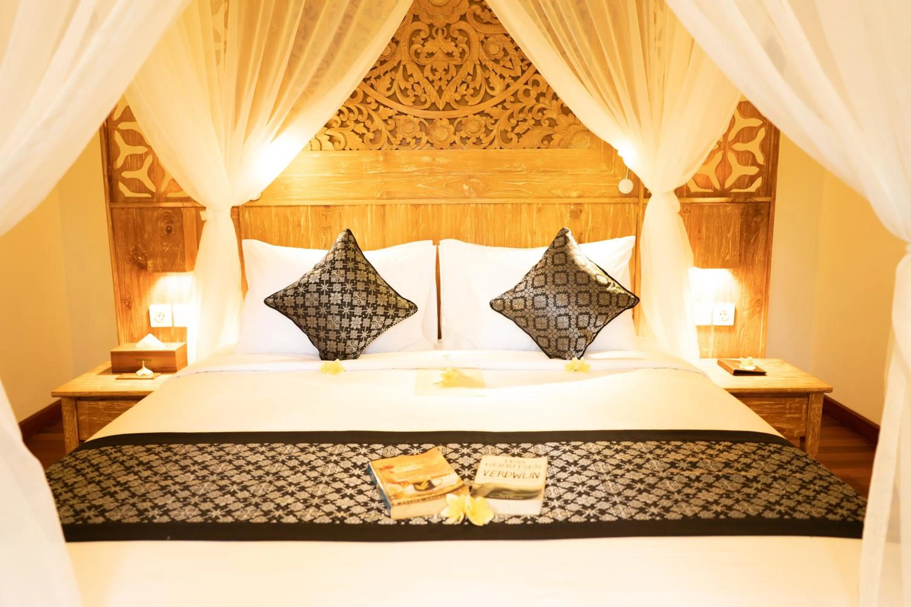 Bed in Ubud Inn Cottage by Prasi