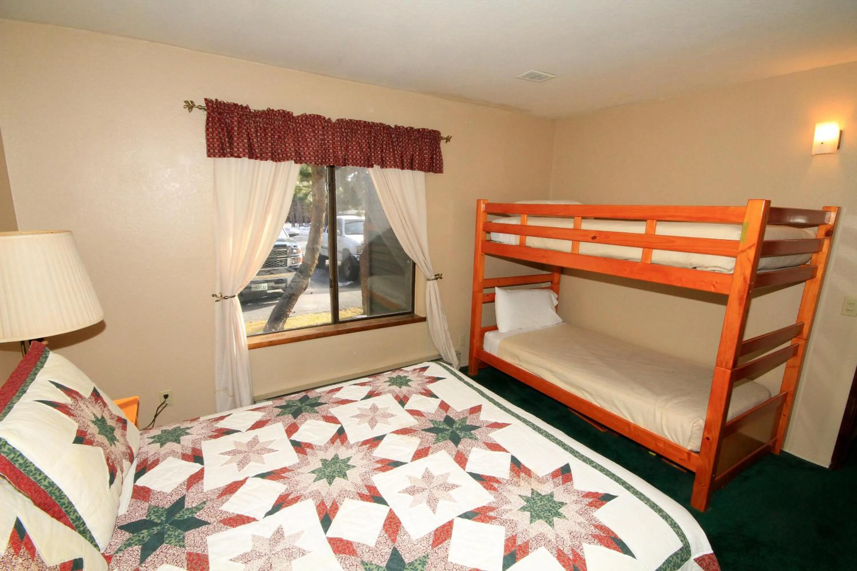Other, Bed in Forest Creek 3 Pet accepted