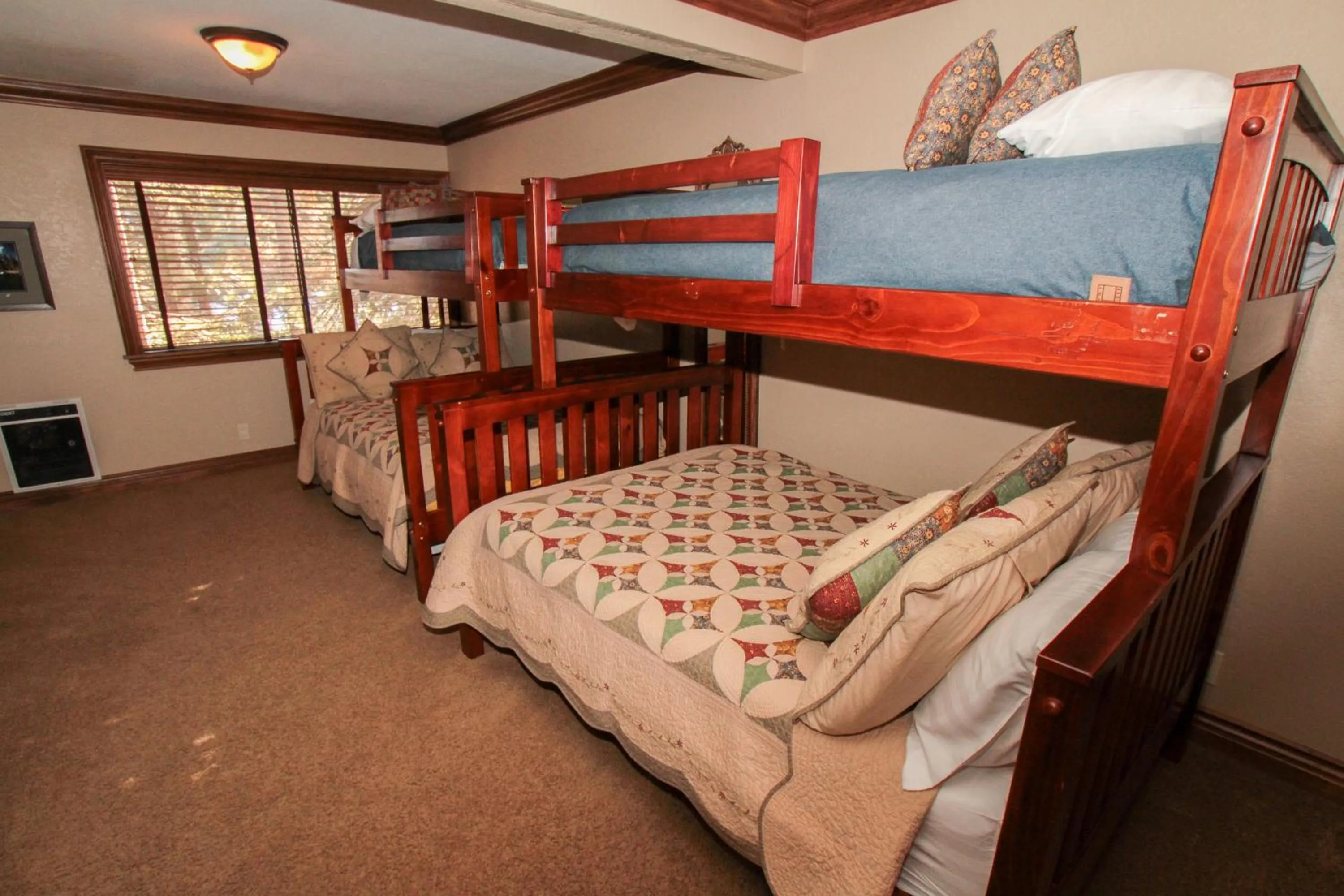 Other, Bed in Mammoth Ski Racquet Club 34