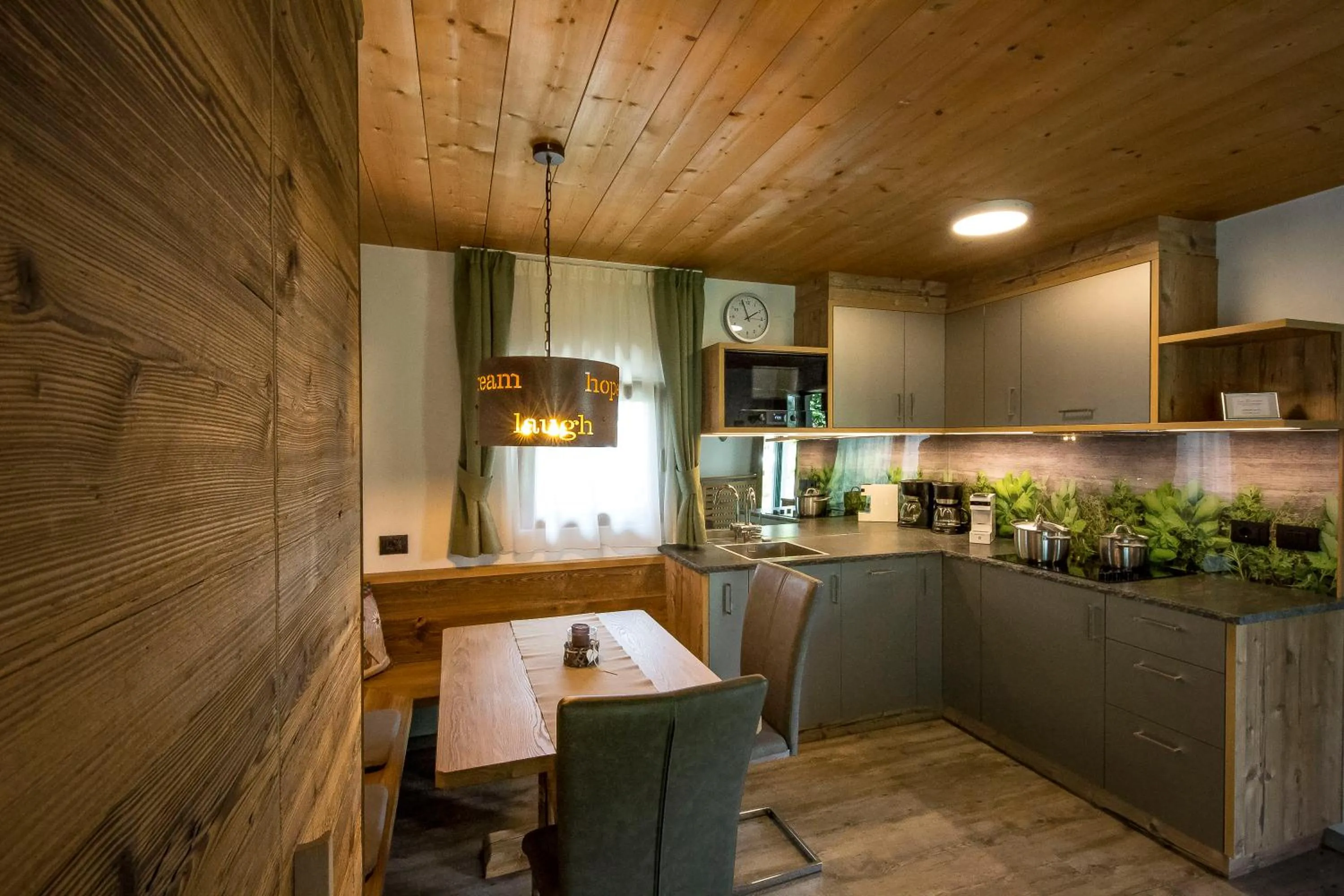 Kitchen or kitchenette in La Bercia Alpine Lodge & Spa
