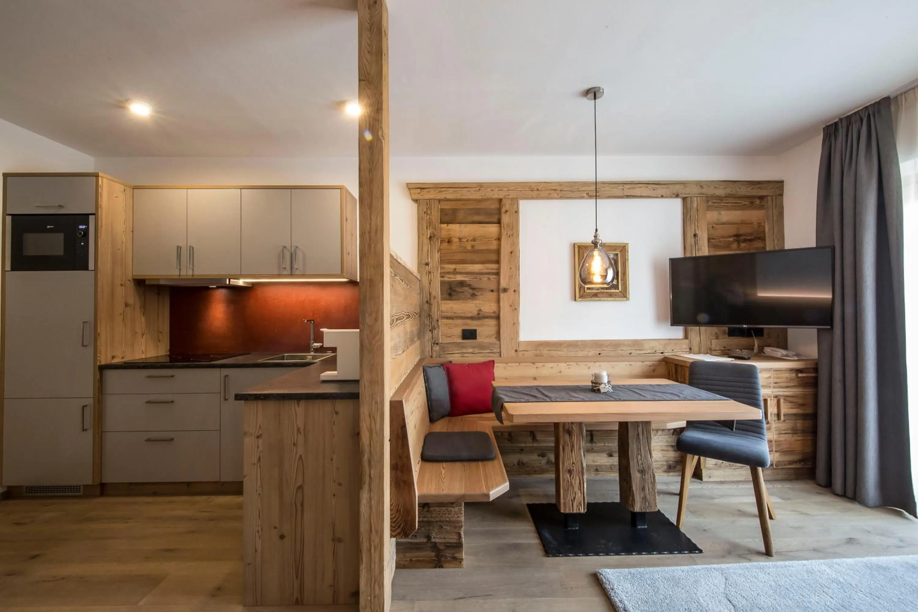 Kitchen or kitchenette in La Bercia Alpine Lodge & Spa