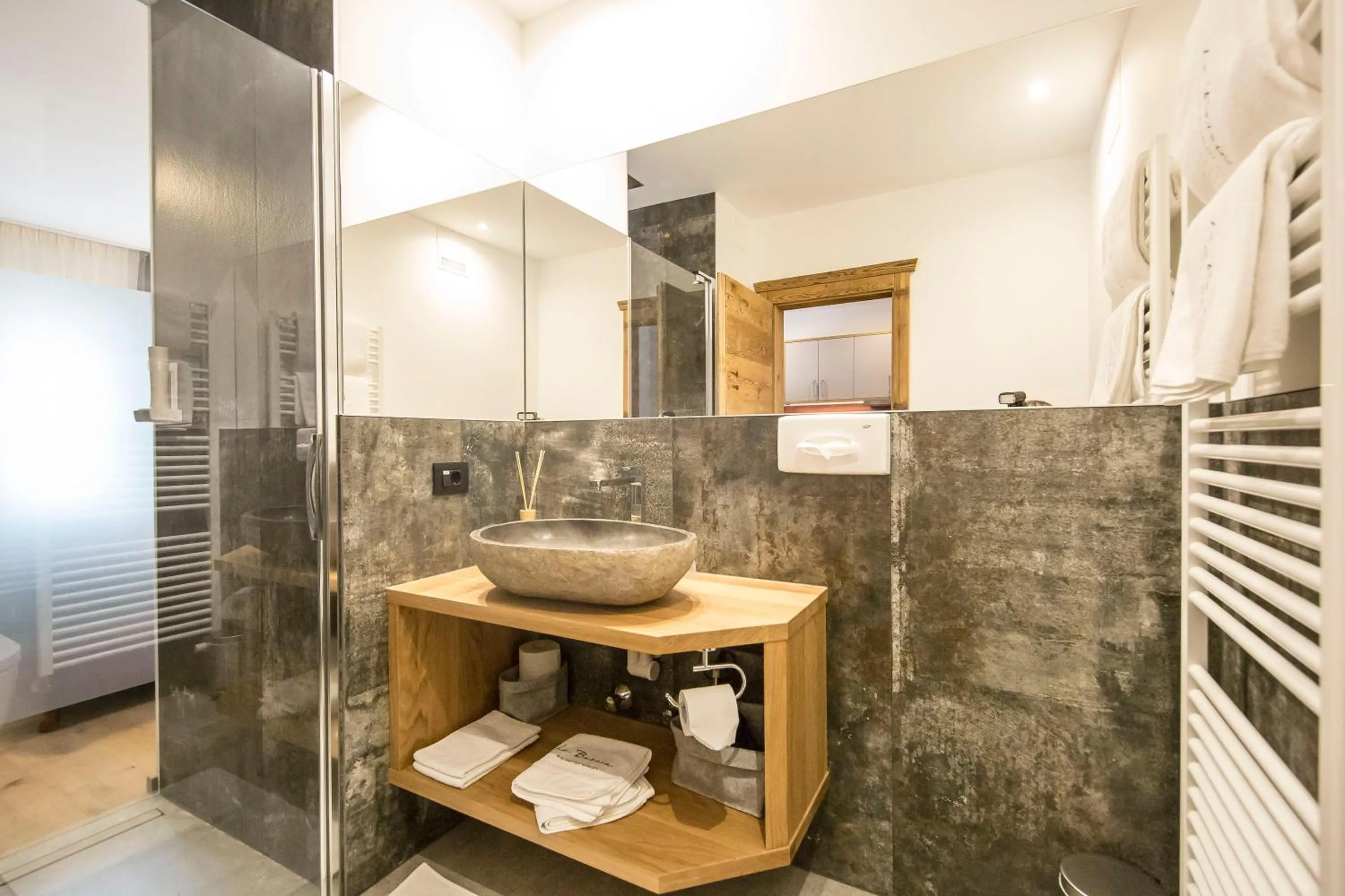 Bathroom in La Bercia Alpine Lodge & Spa