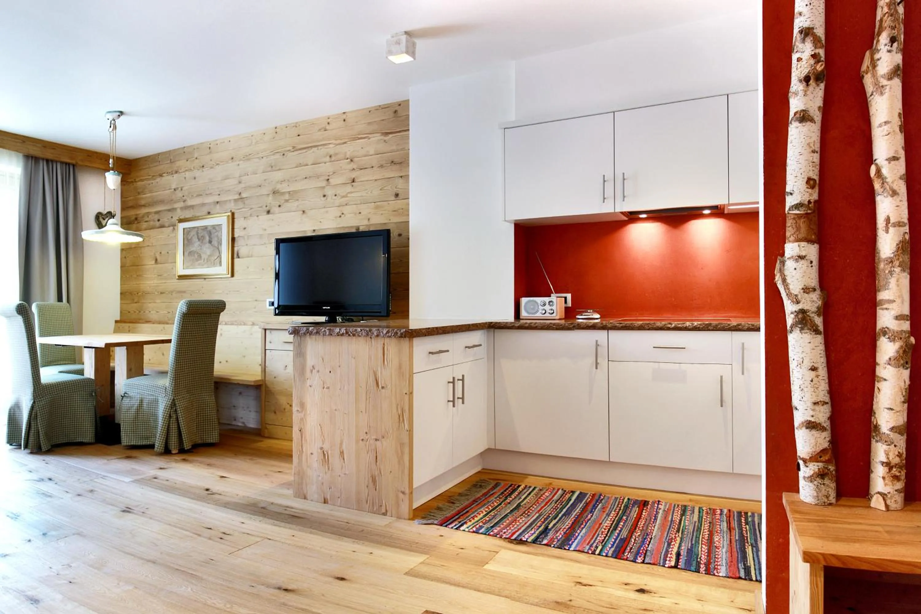 Kitchen or kitchenette in La Bercia Alpine Lodge & Spa