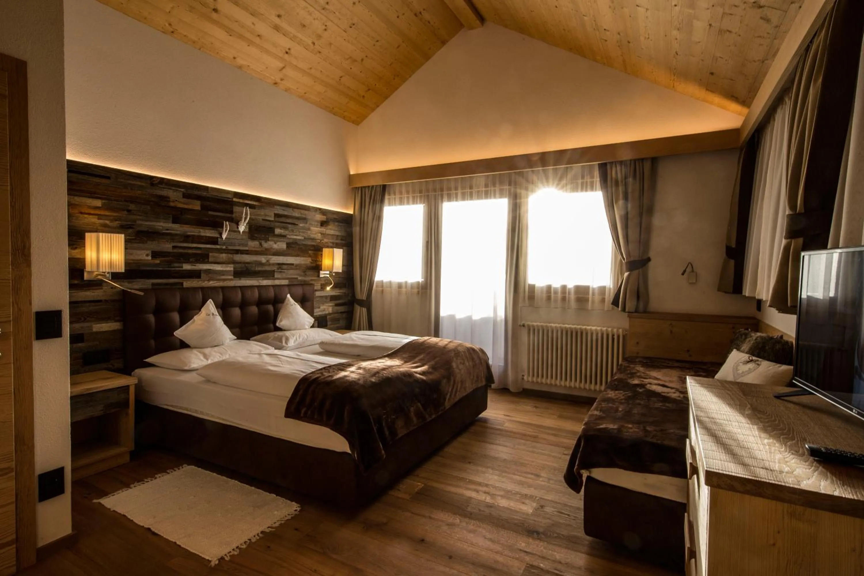 Bed in La Bercia Alpine Lodge & Spa