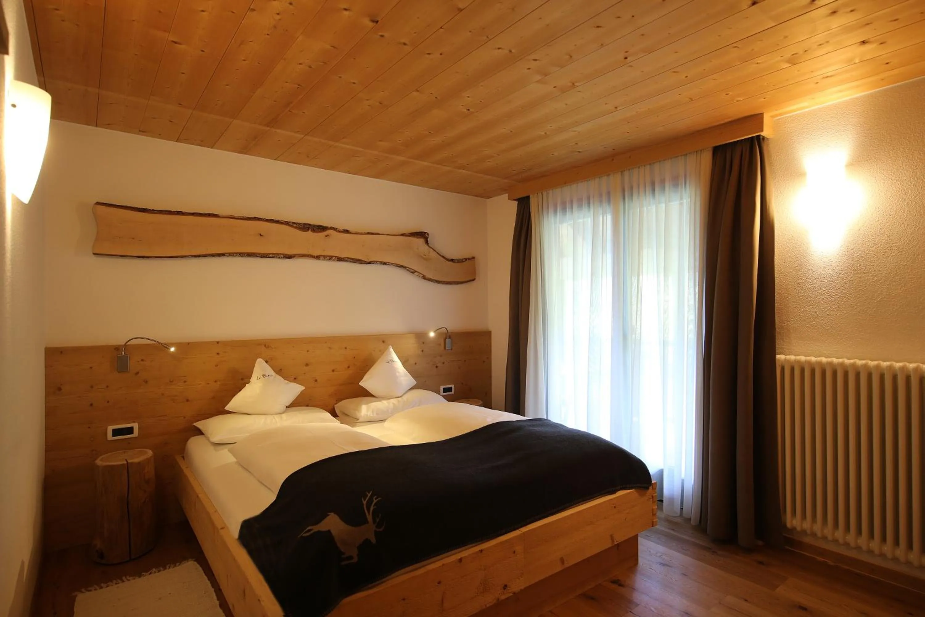 Bed in La Bercia Alpine Lodge & Spa