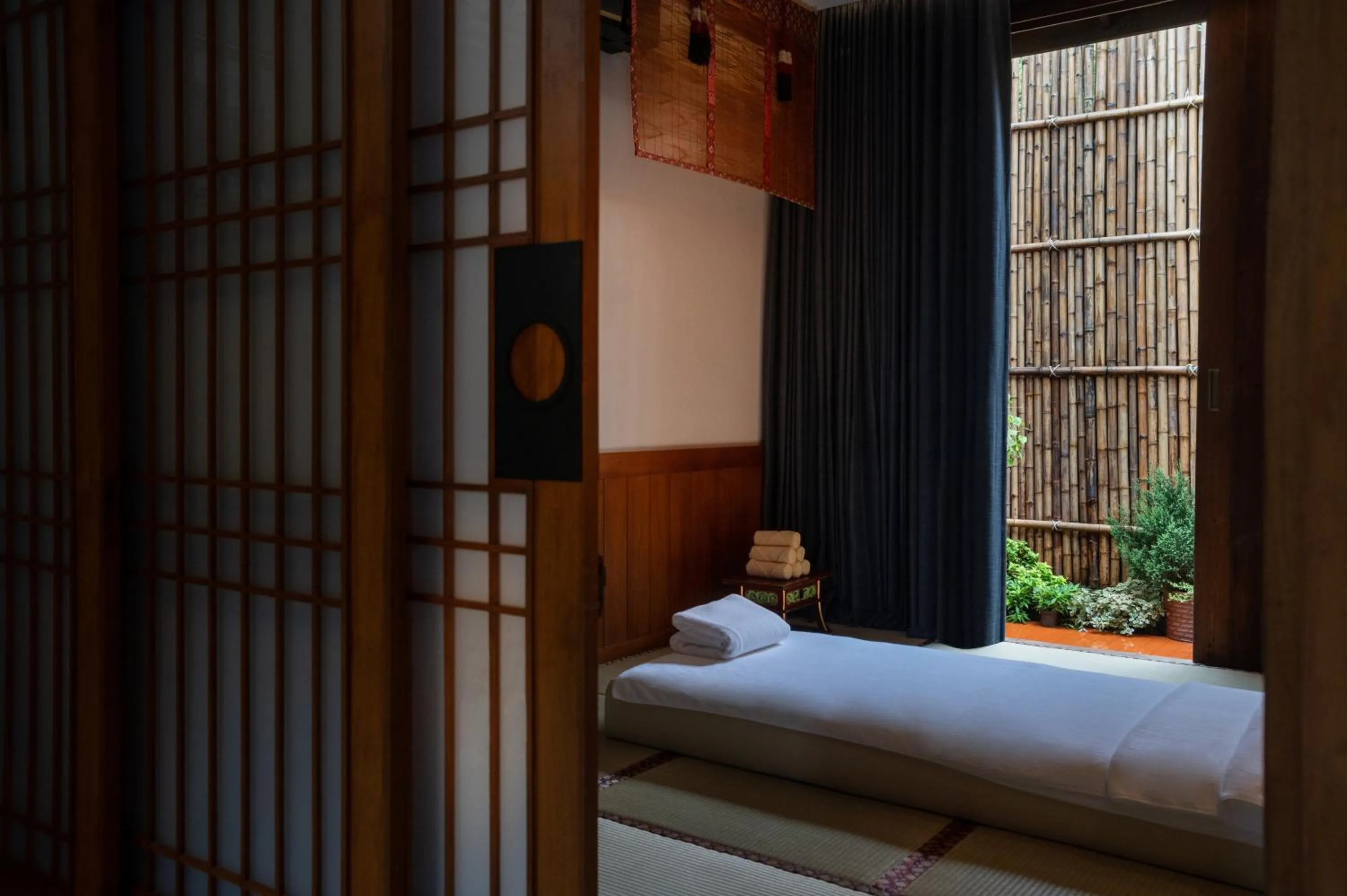 Massage, Bed in Onsen at Moncham