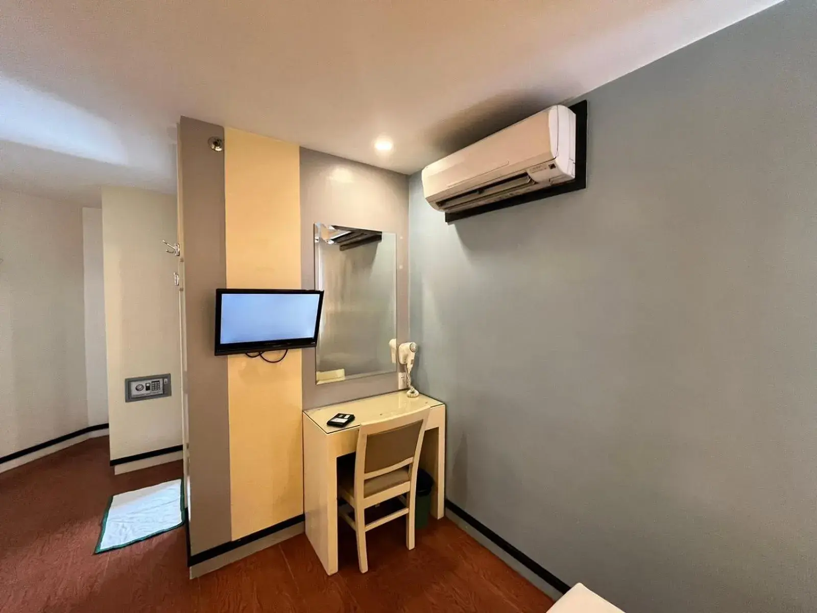 Seating area, TV/Entertainment Center in Eurotel Baguio Seating area, TV/Entertainment Center in Eurotel Baguio