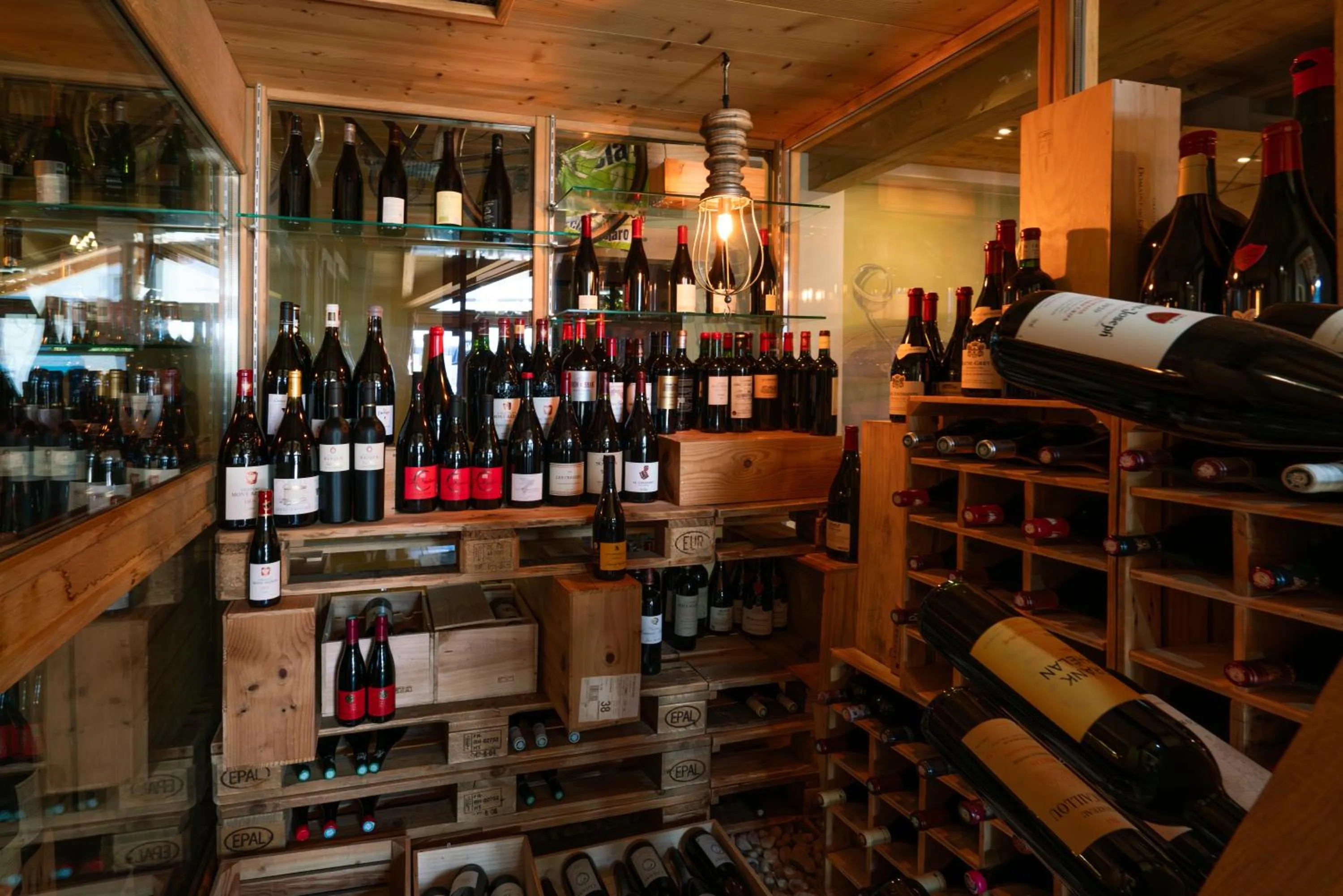 Restaurant/places to eat in Chamois Lodge