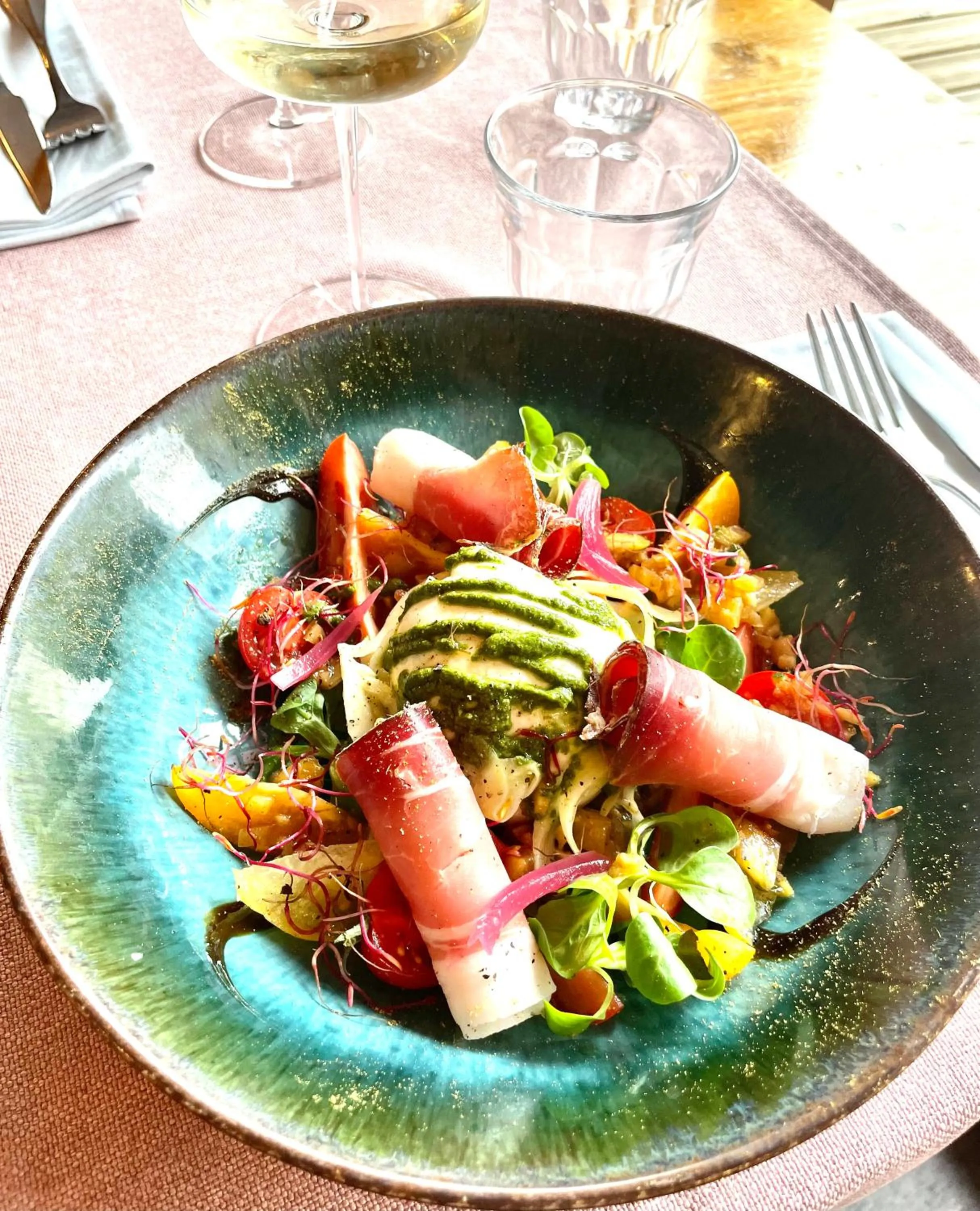 Restaurant/places to eat in Chamois Lodge