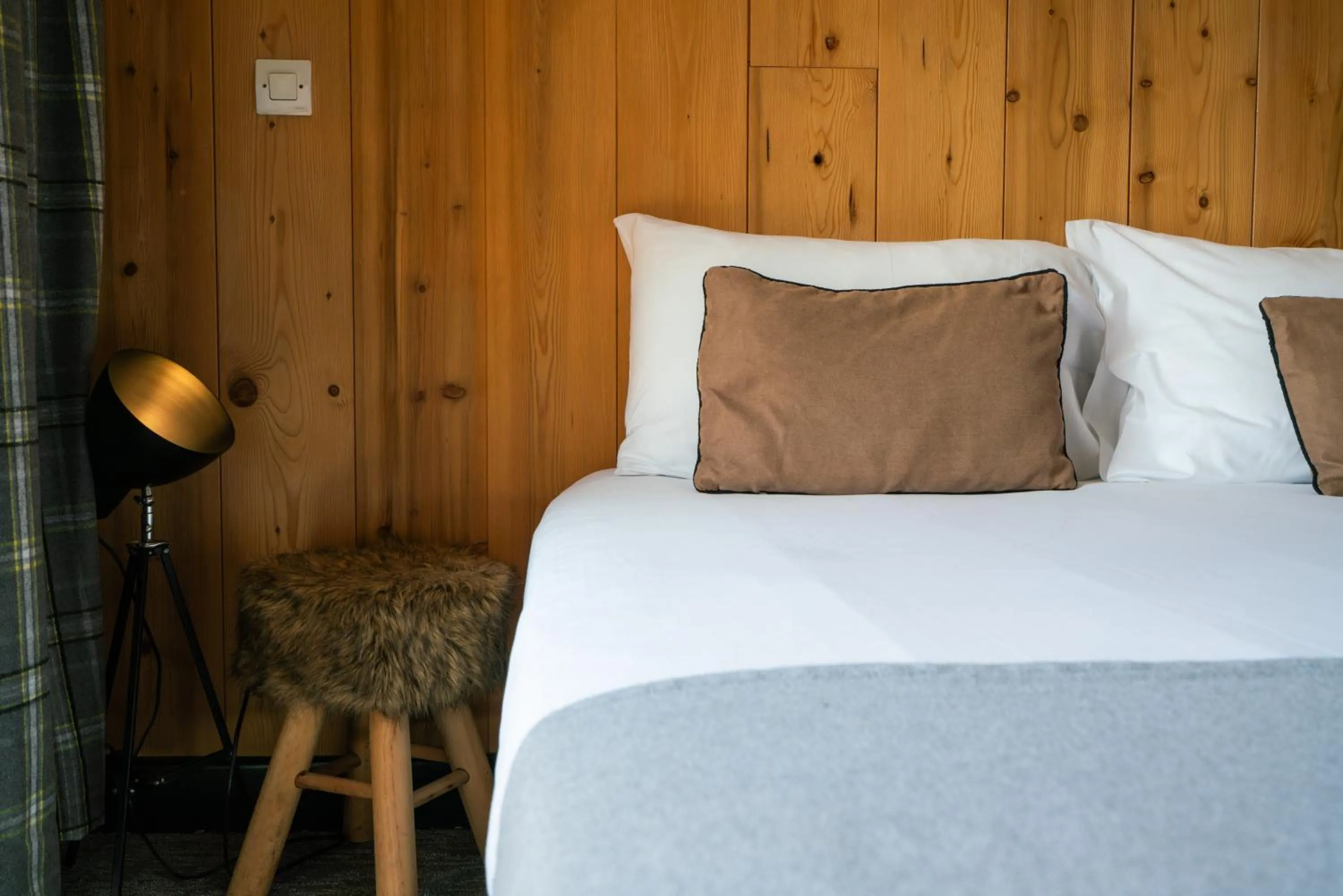 Bedroom, Bed in Chamois Lodge