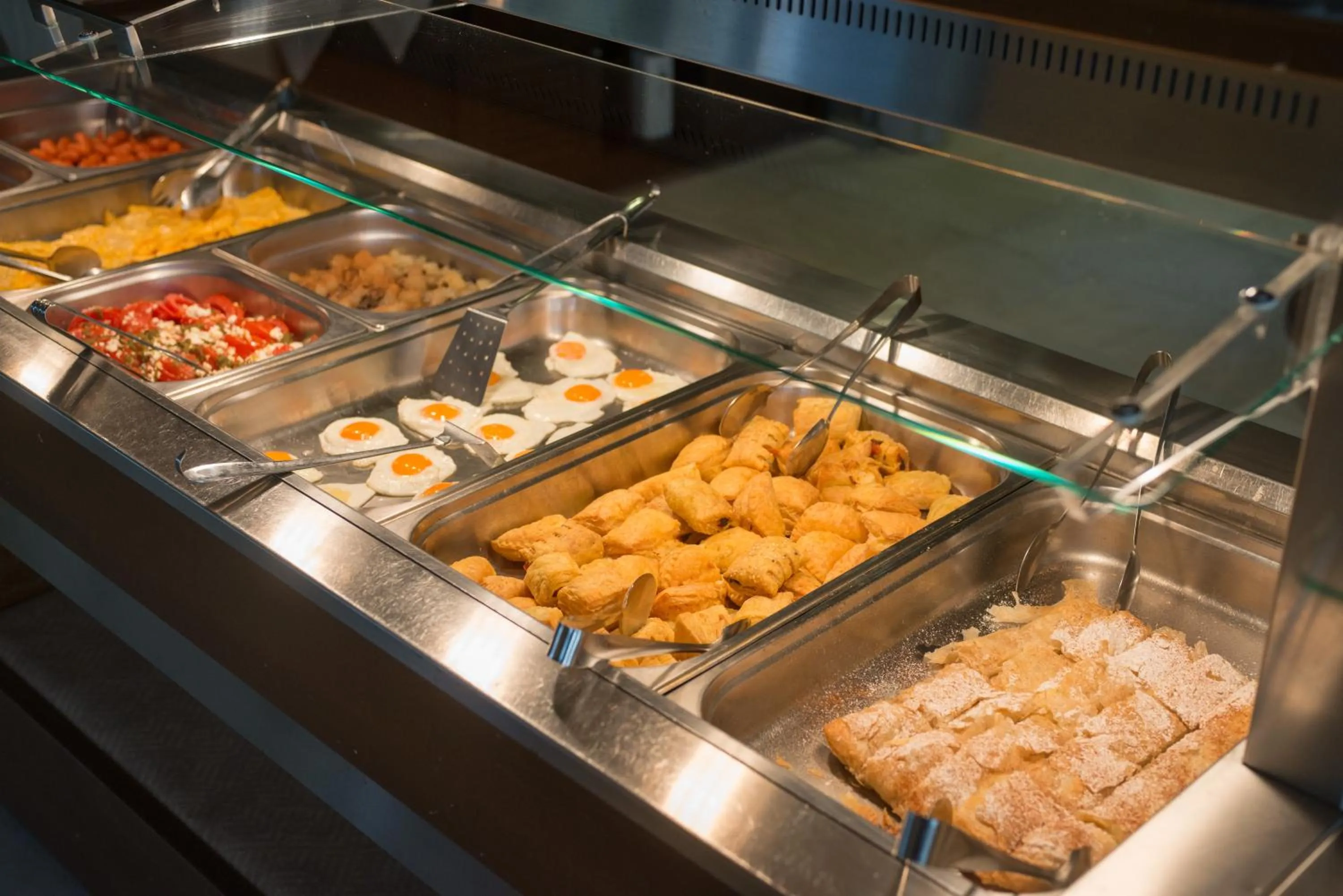 American breakfast in Cosmopolitan Hotel