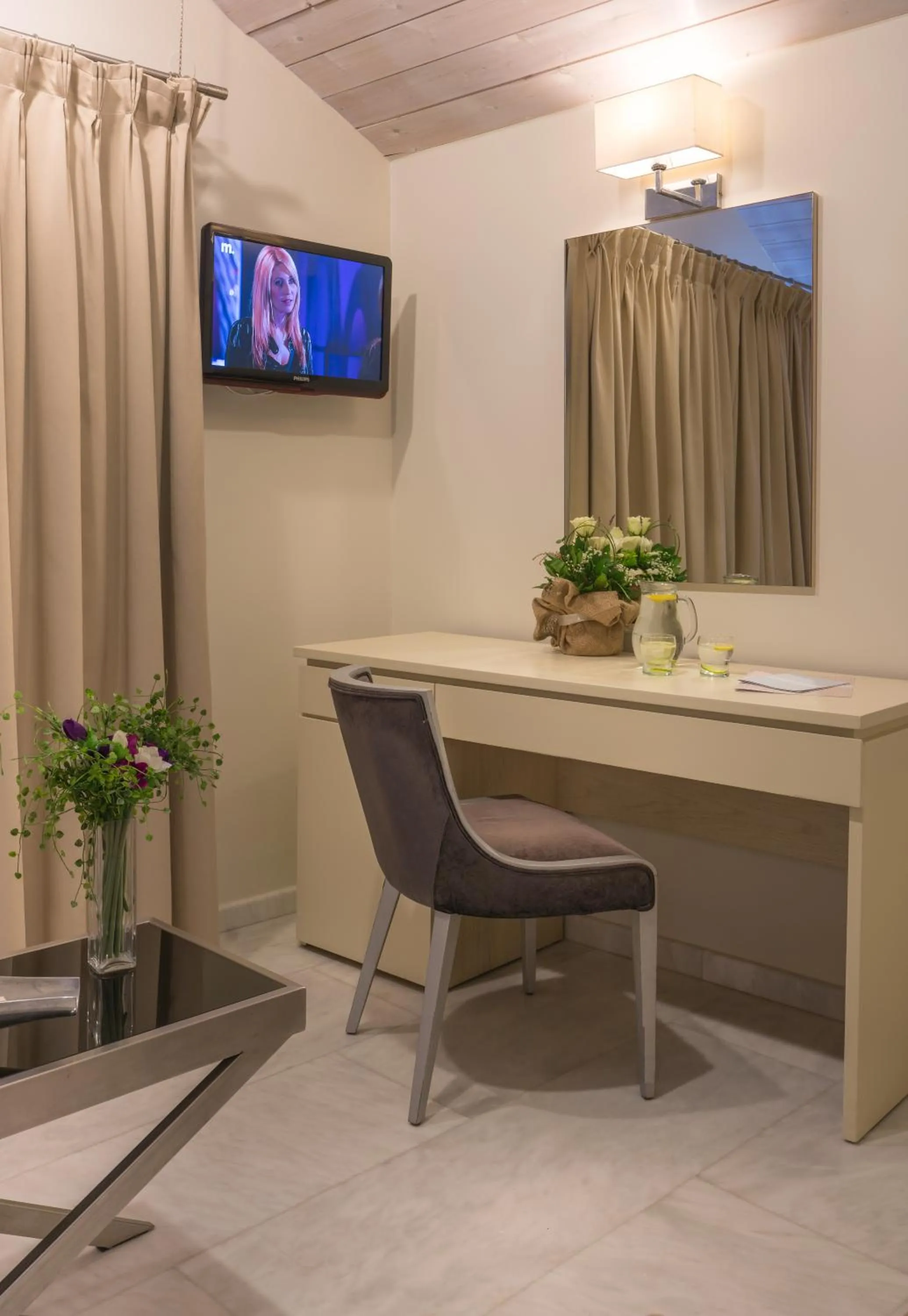 TV and multimedia in Cosmopolitan Hotel