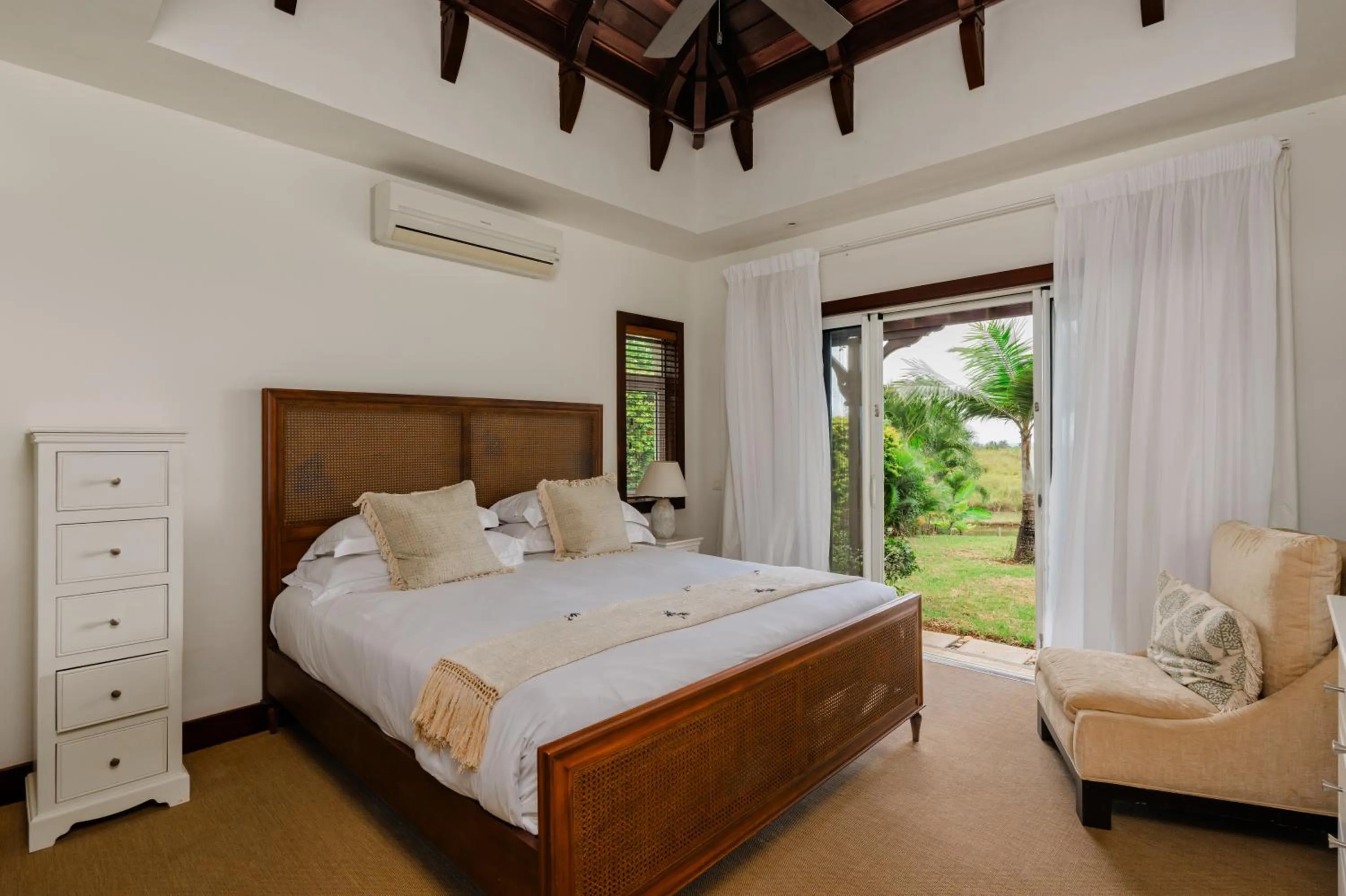 Photo of the whole room, Bed in Heritage The Villas