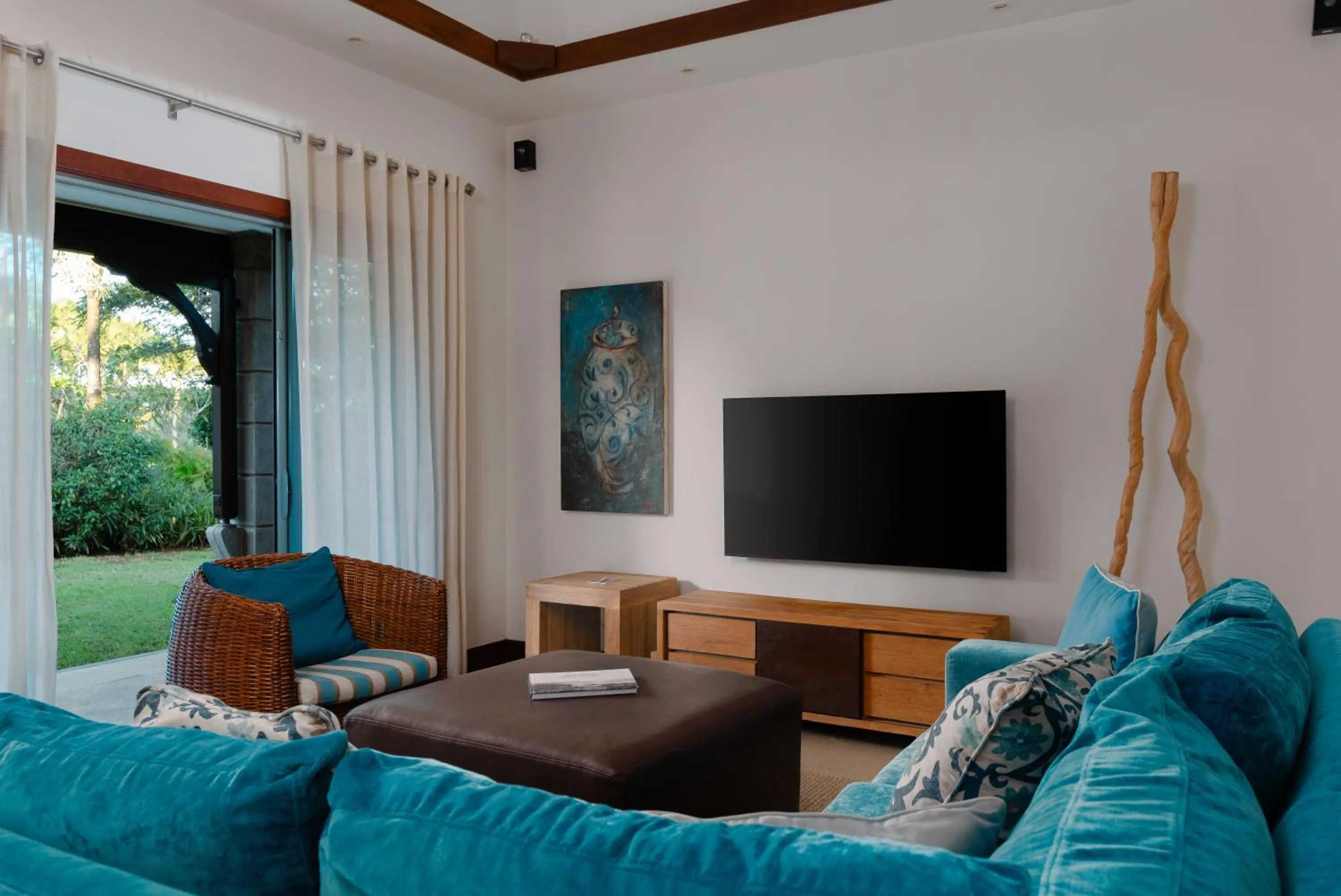 TV and multimedia in Heritage The Villas