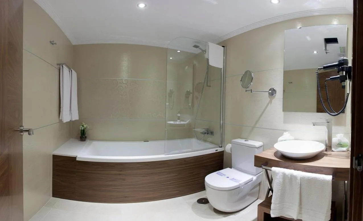 Hot Tub in Hotel Os Olivos