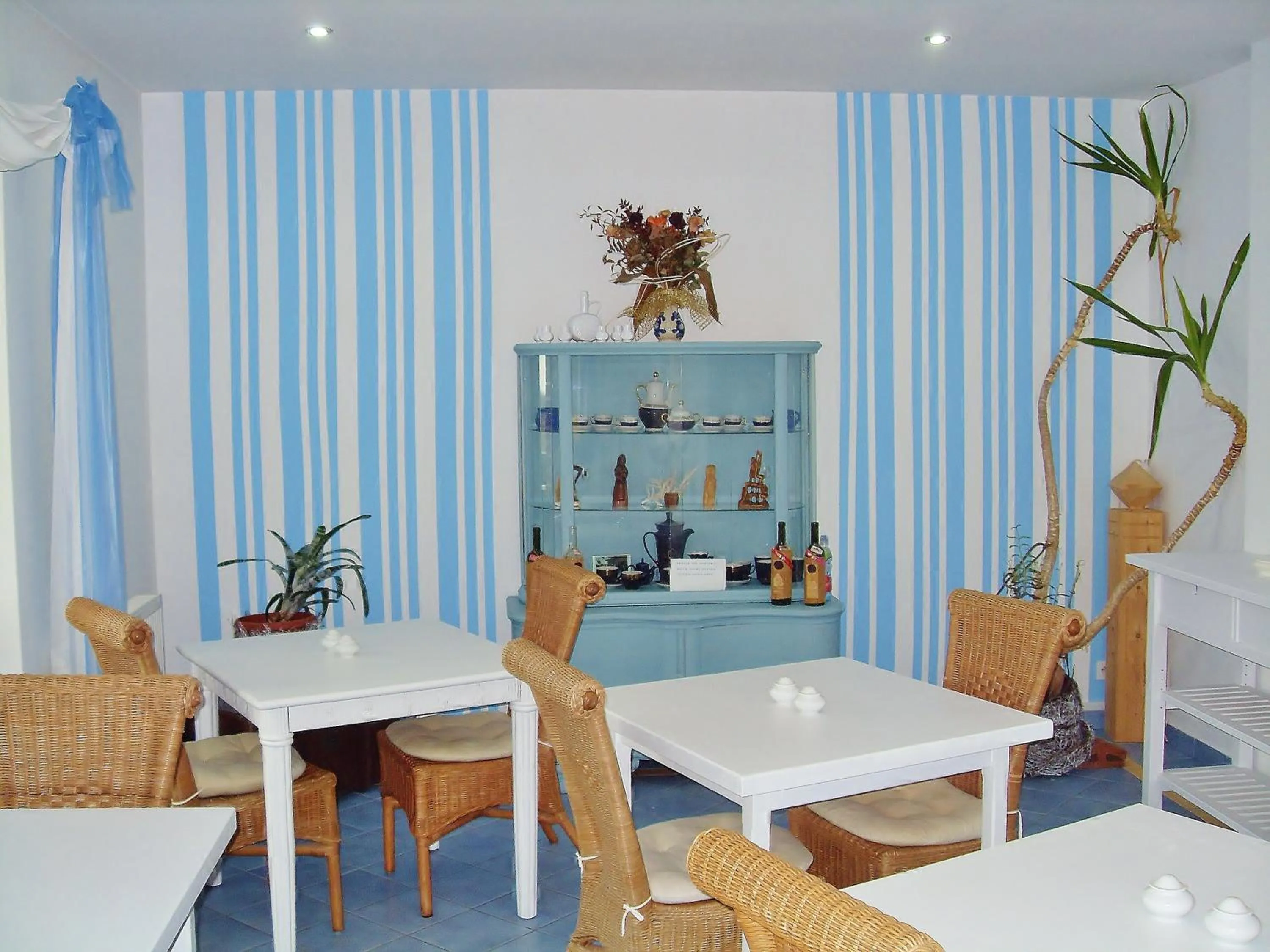 Dining area in Willa Cyklada, grill, śniadania, jezioro,przystań,tawerna-200m, park linowy-400m, centrum,aquapark-900m