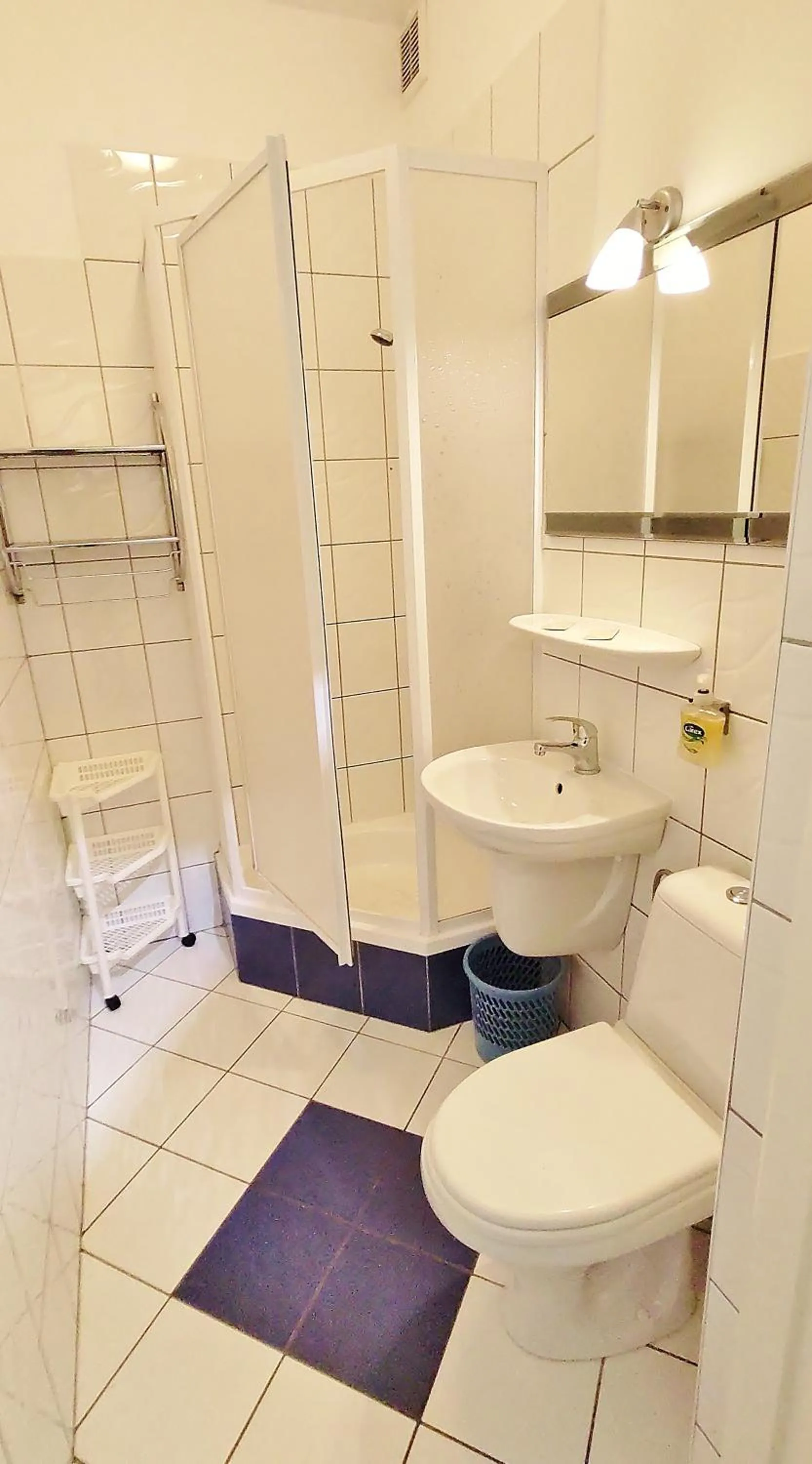 Bathroom in Willa Cyklada, grill, śniadania, jezioro,przystań,tawerna-200m, park linowy-400m, centrum,aquapark-900m