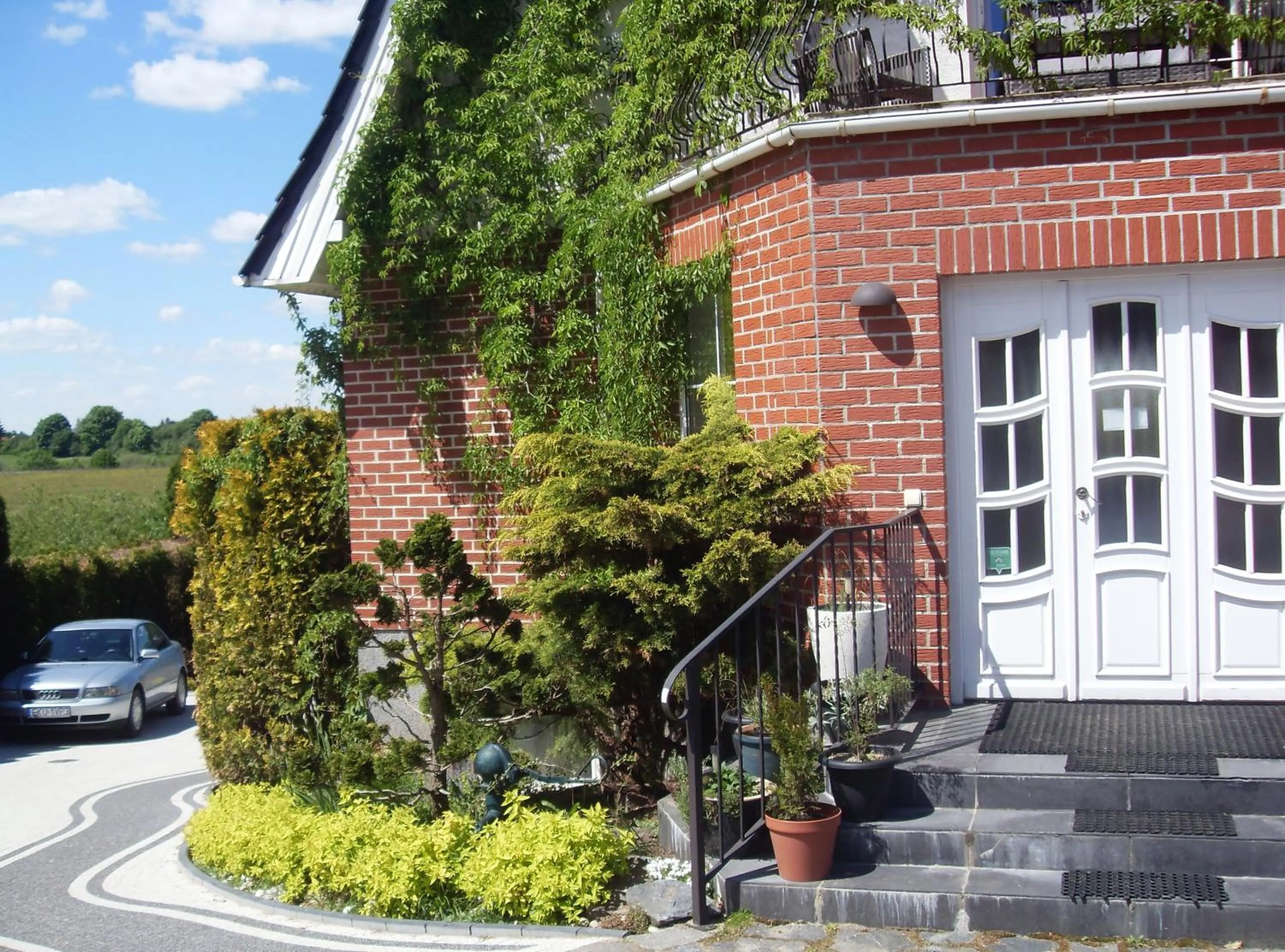 Facade/entrance in Willa Cyklada, grill, śniadania, jezioro,przystań,tawerna-200m, park linowy-400m, centrum,aquapark-900m