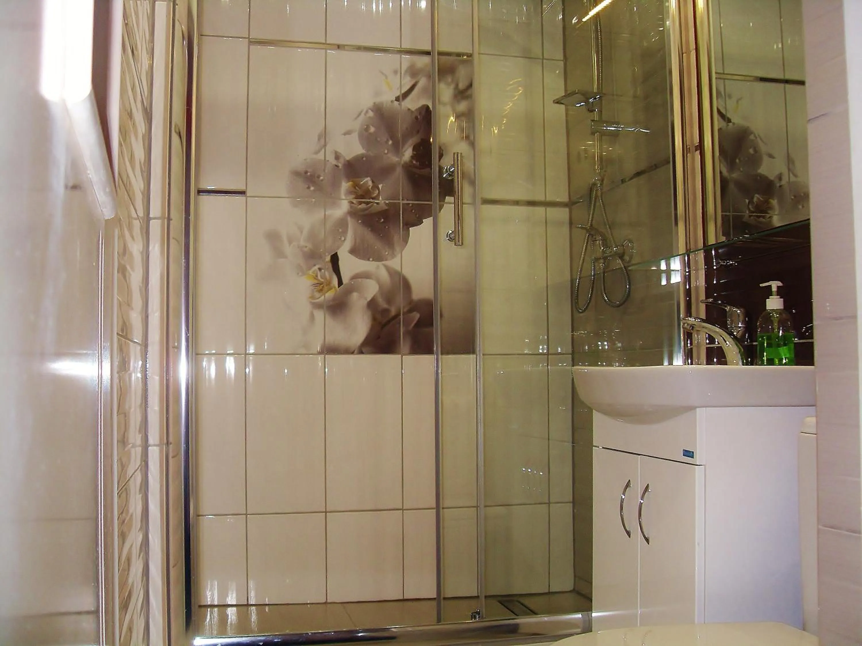 Bathroom in Willa Cyklada, grill, śniadania, jezioro,przystań,tawerna-200m, park linowy-400m, centrum,aquapark-900m