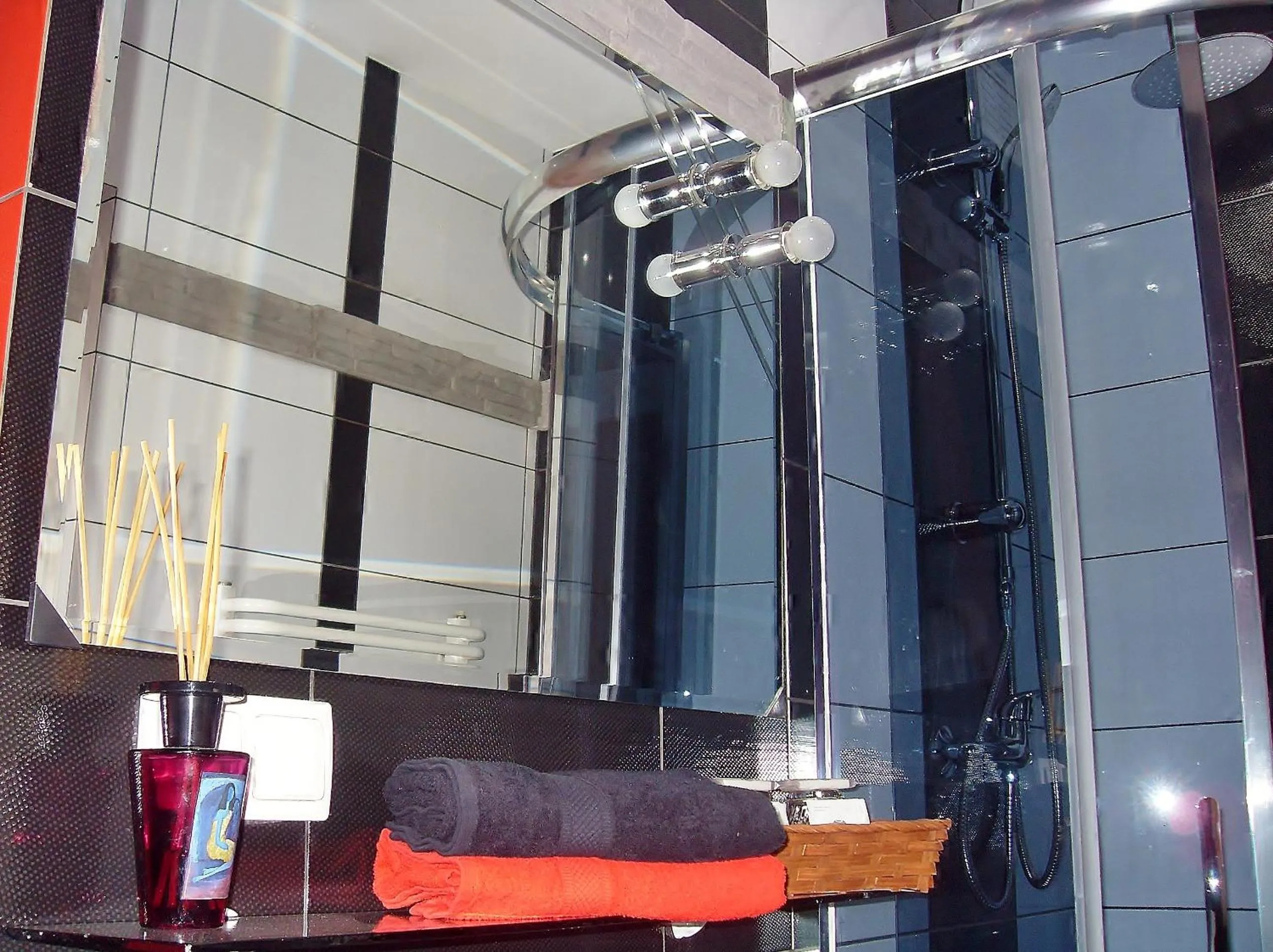 Shower in Willa Cyklada, grill, śniadania, jezioro,przystań,tawerna-200m, park linowy-400m, centrum,aquapark-900m