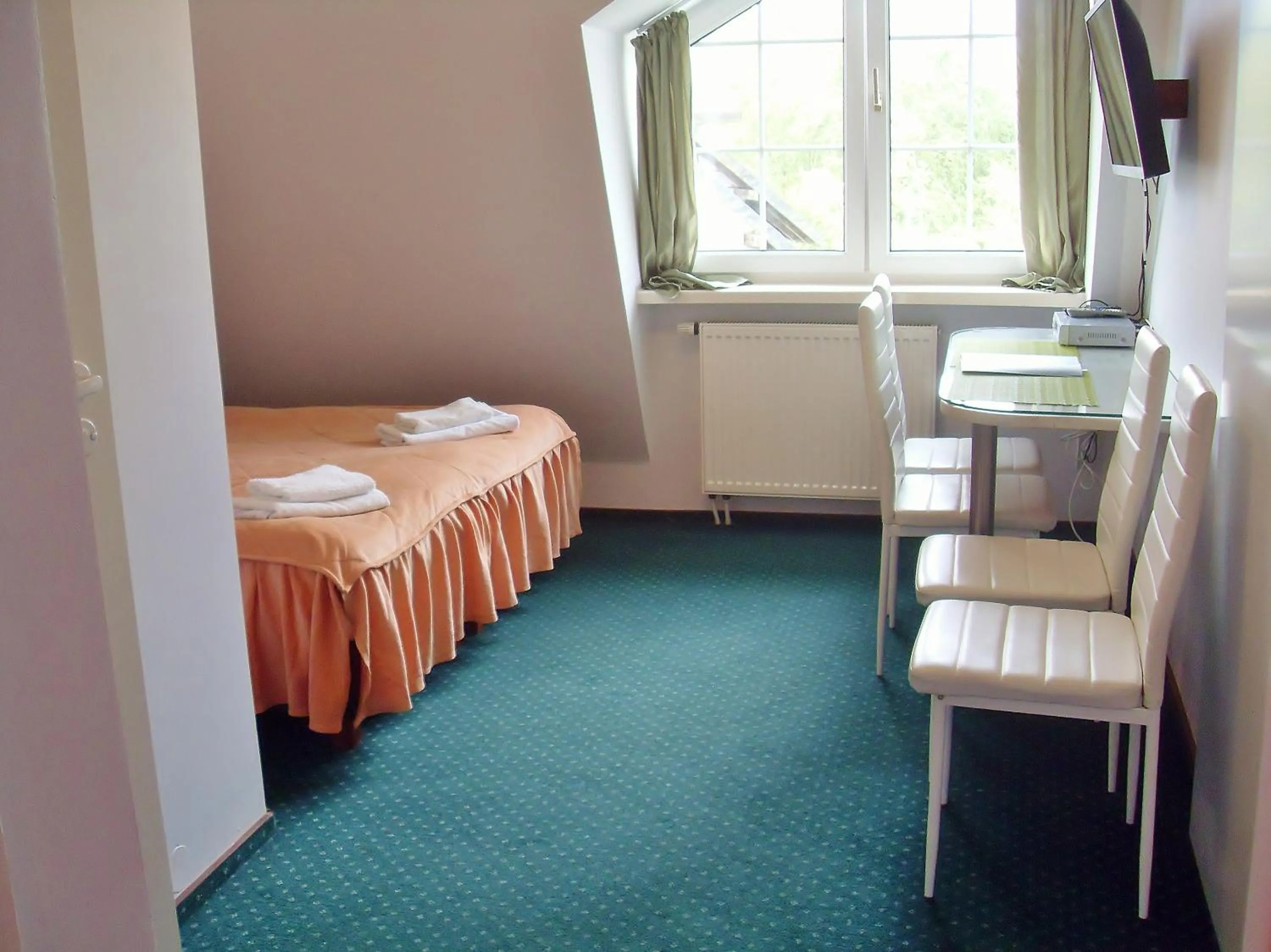 Photo of the whole room, Bed in Willa Cyklada, grill, śniadania, jezioro,przystań,tawerna-200m, park linowy-400m, centrum,aquapark-900m