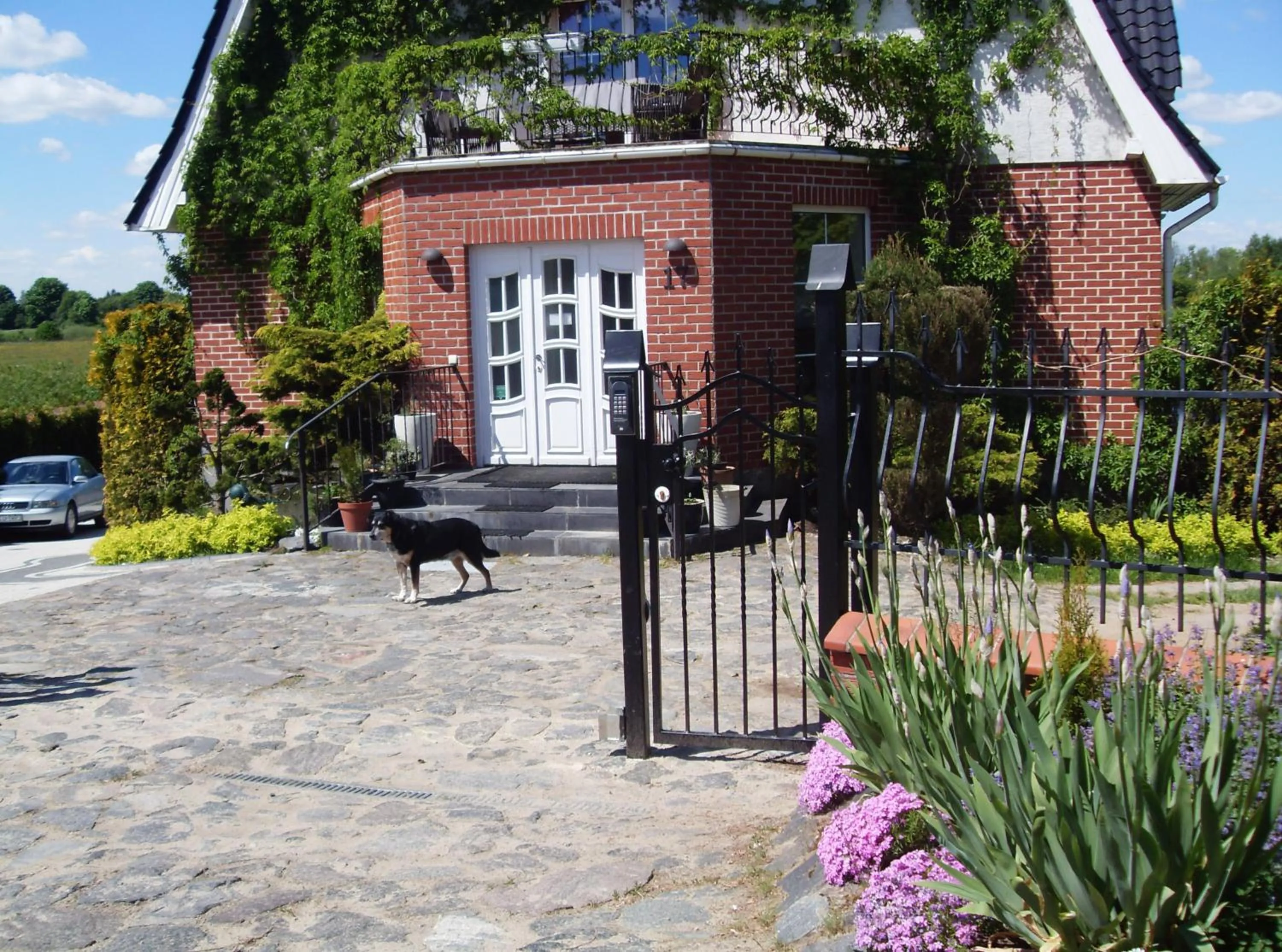 Facade/entrance in Willa Cyklada, grill, śniadania, jezioro,przystań,tawerna-200m, park linowy-400m, centrum,aquapark-900m