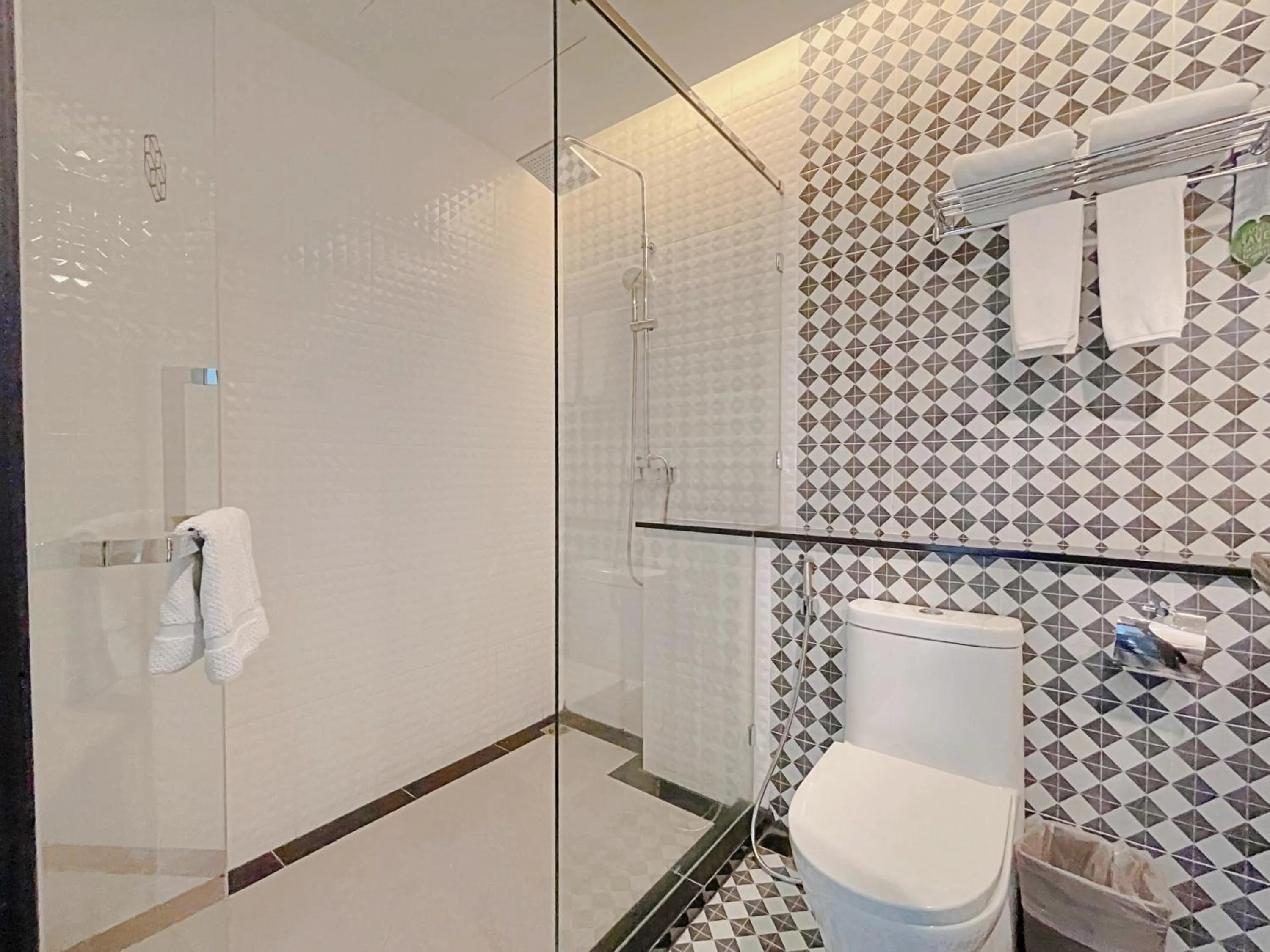 Toilet in Chezzotel Pattaya